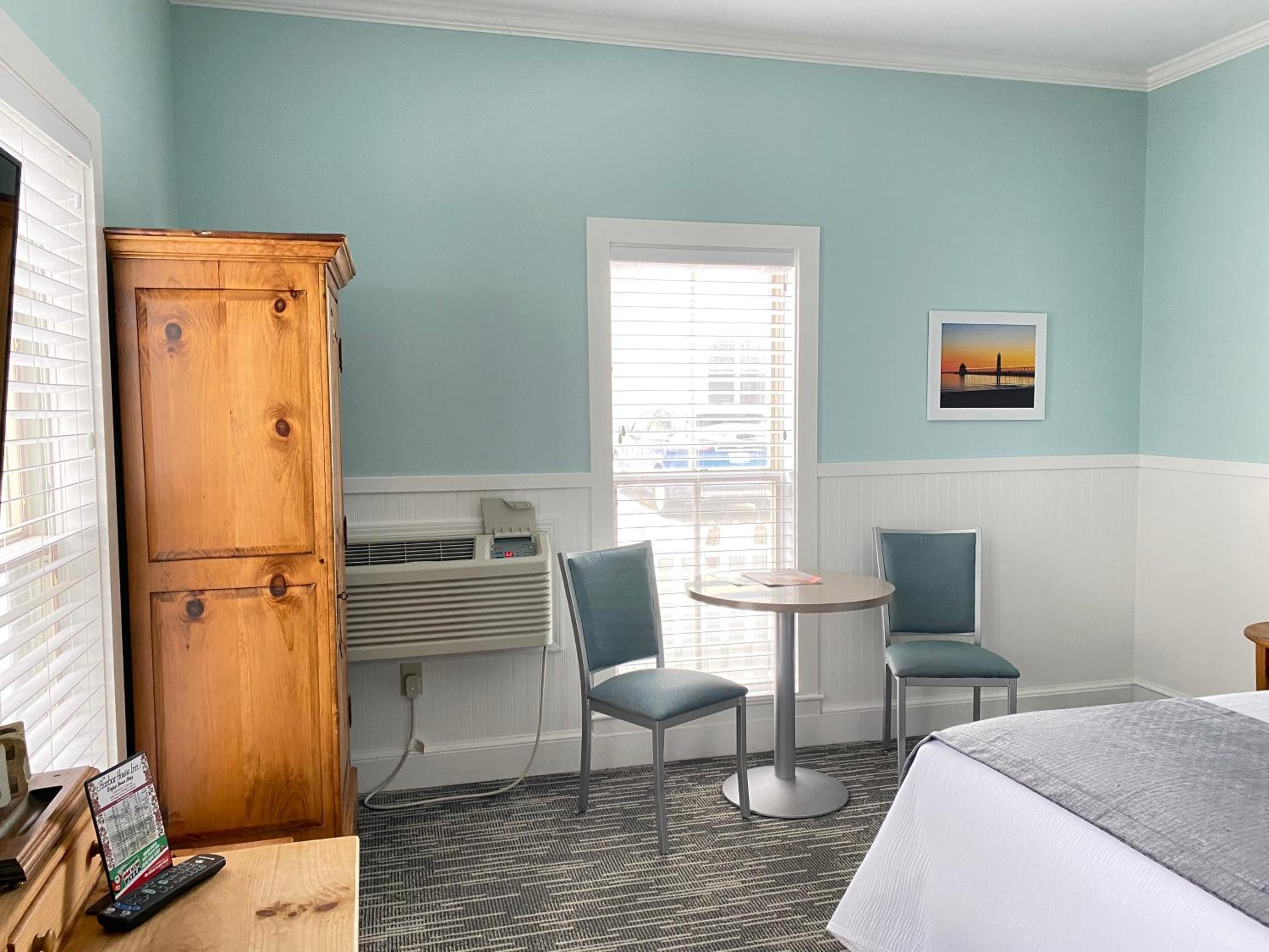 Harbor House Inn