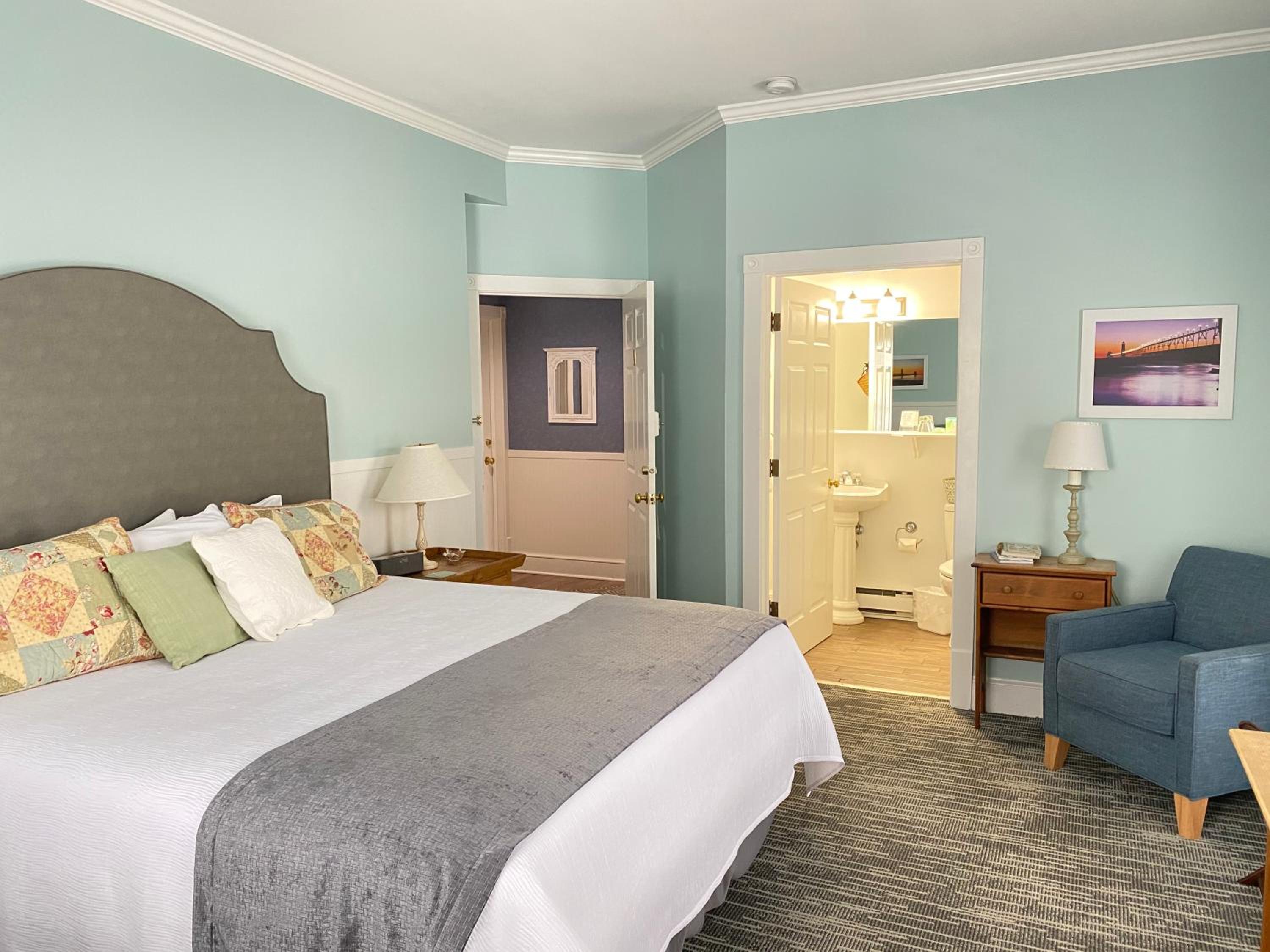 Harbor House Inn