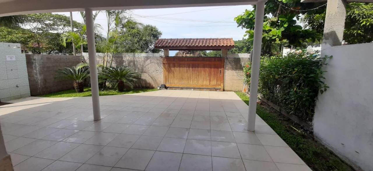 Quartos com ar-condicionado e piscina de 30 mil litros, a apenas 5 minutos da praia