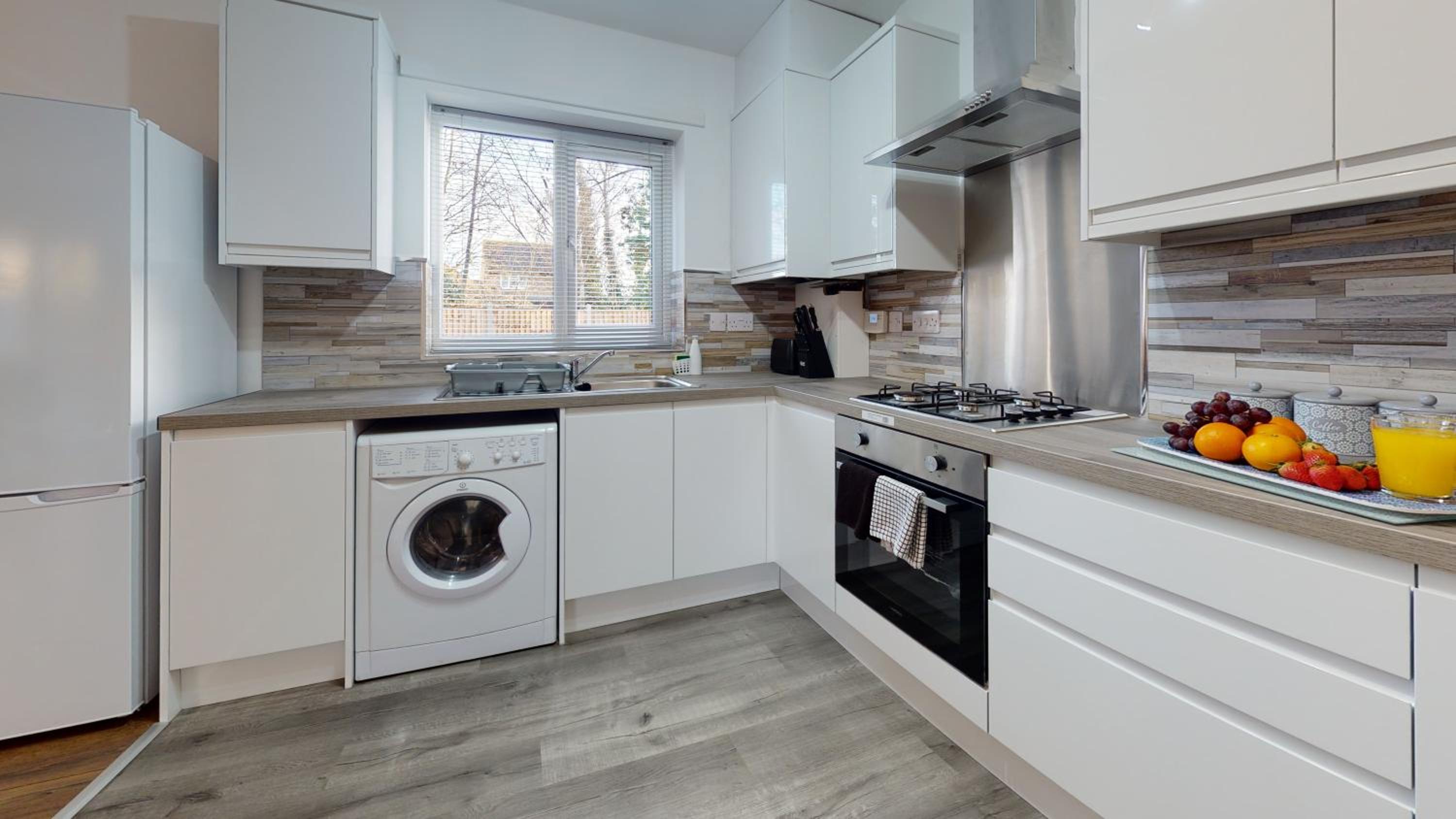 Spacious 2 Bedroom Corporate Apartment by Srk Serviced Accommodation view 5