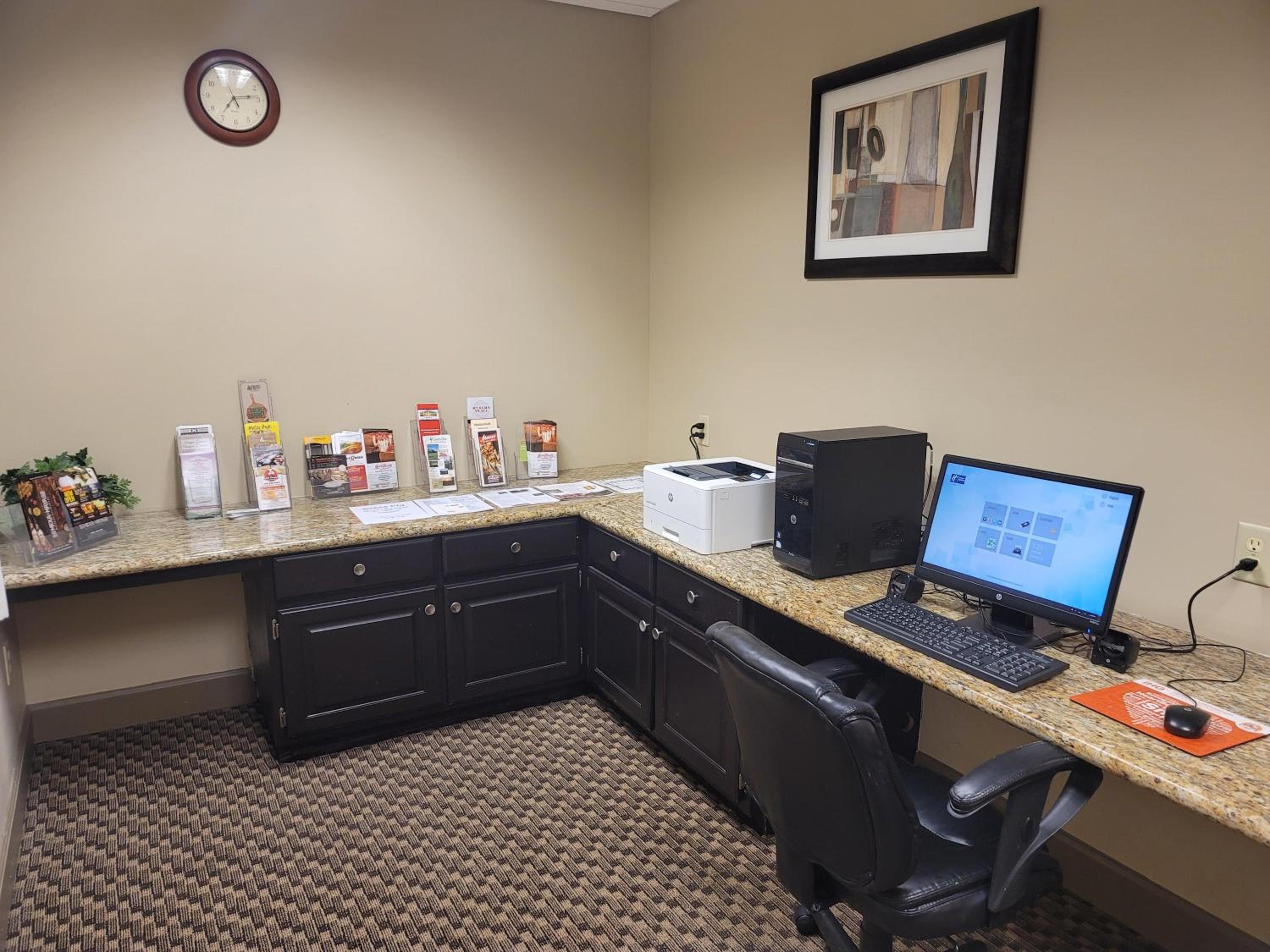 Bloomington Vacations - Holiday Inn Express Bloomington West, an IHG Hotel - Property Image 10