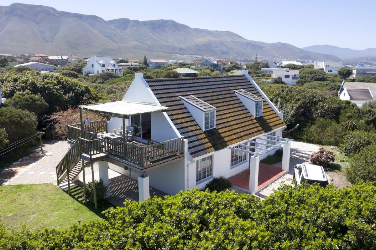 Renovated Fishermans Cottage view 4