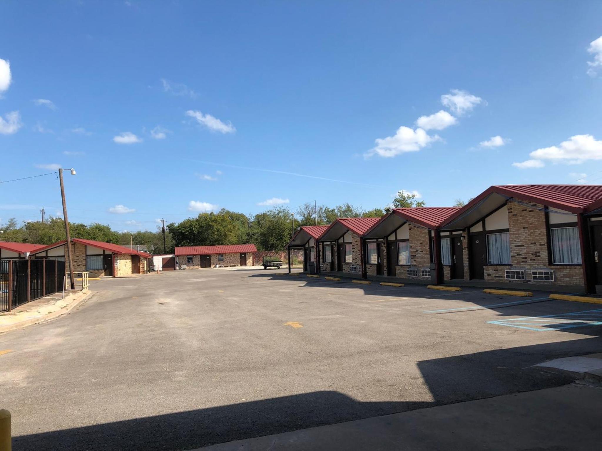 Kings Inn Mexia view 3