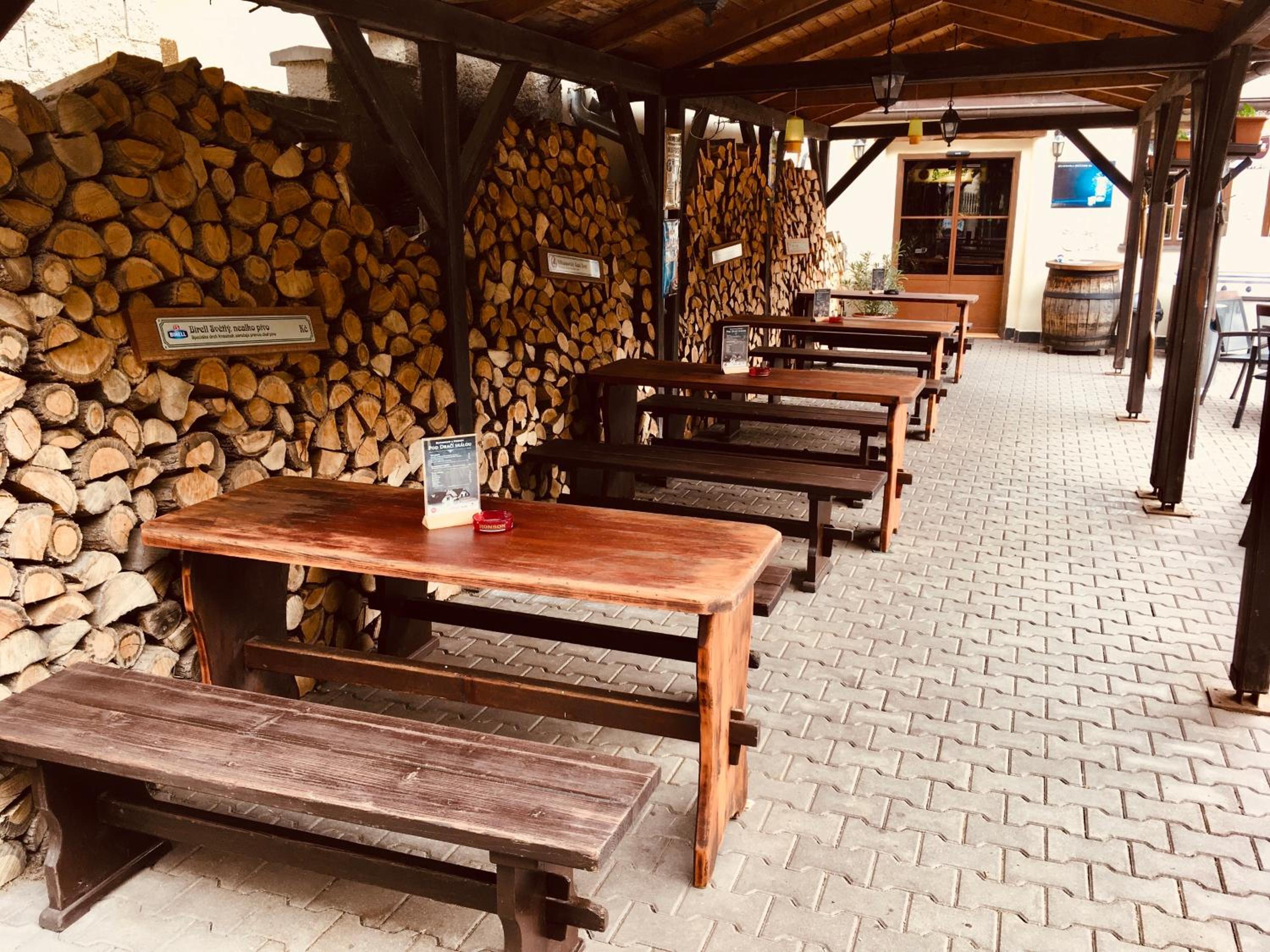 Restaurant a penzion Pod Draci skalou