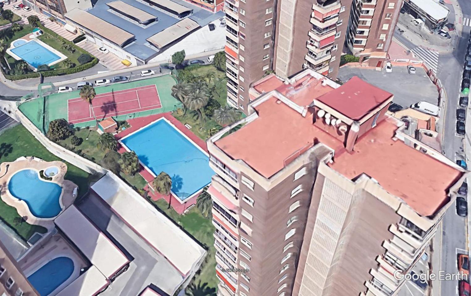 Apartamento Alteanos, centrico y confortable, soleado, con piscina y jardines, tenis, parking exterior comunitario, y la playa andando 10 min photo 1