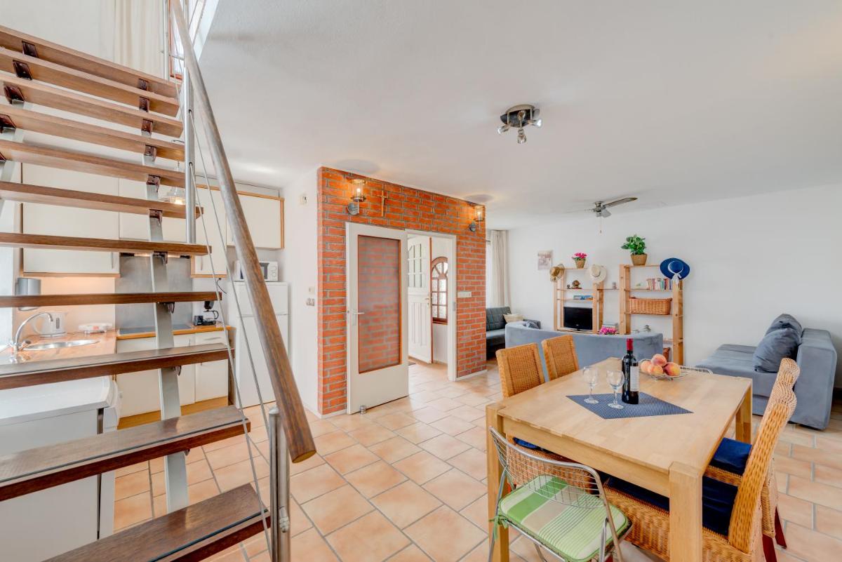 Apartment up to 8 people with sea view from roof terrace view 4