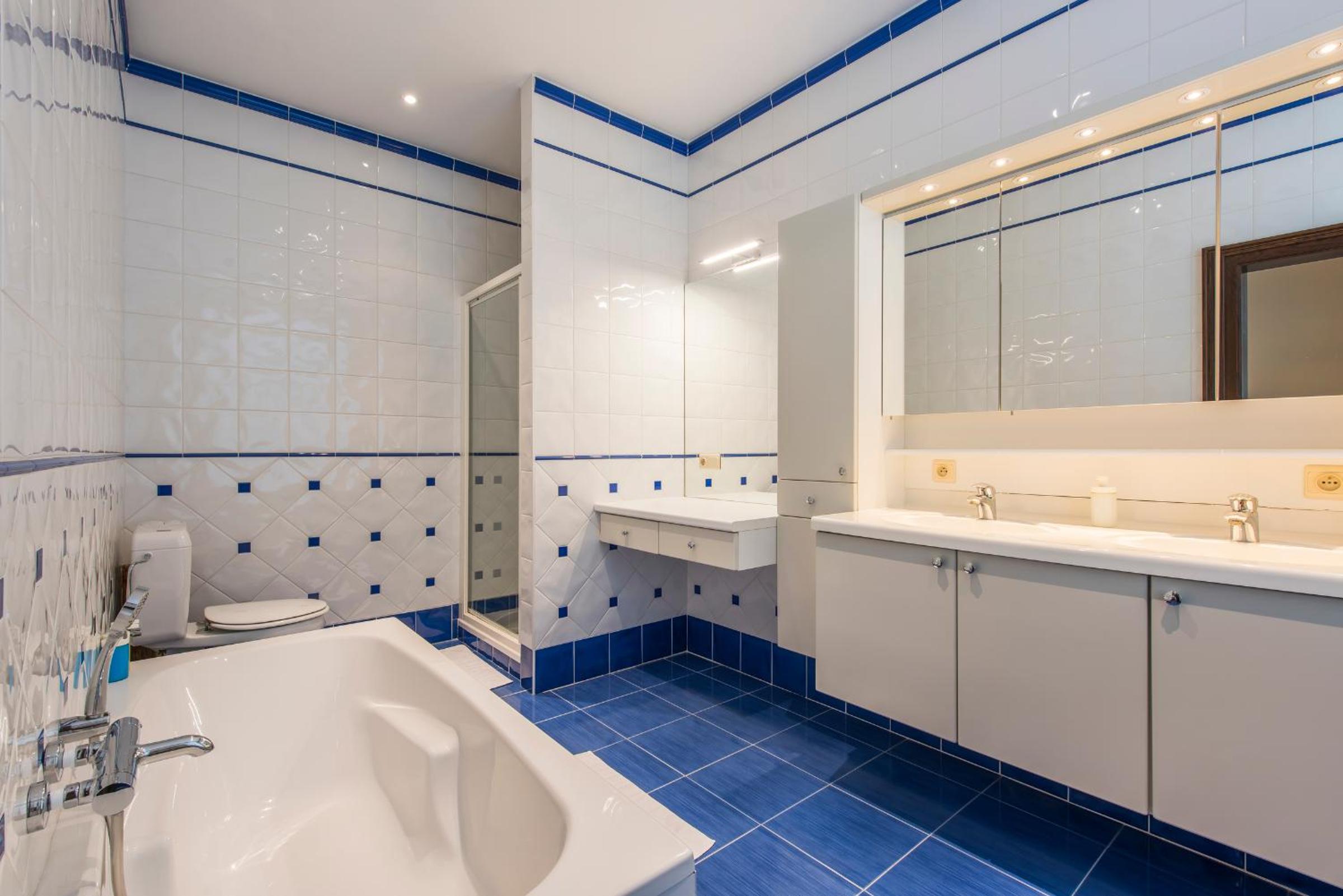 Villa with heated swimming pool, sauna and garden view 5