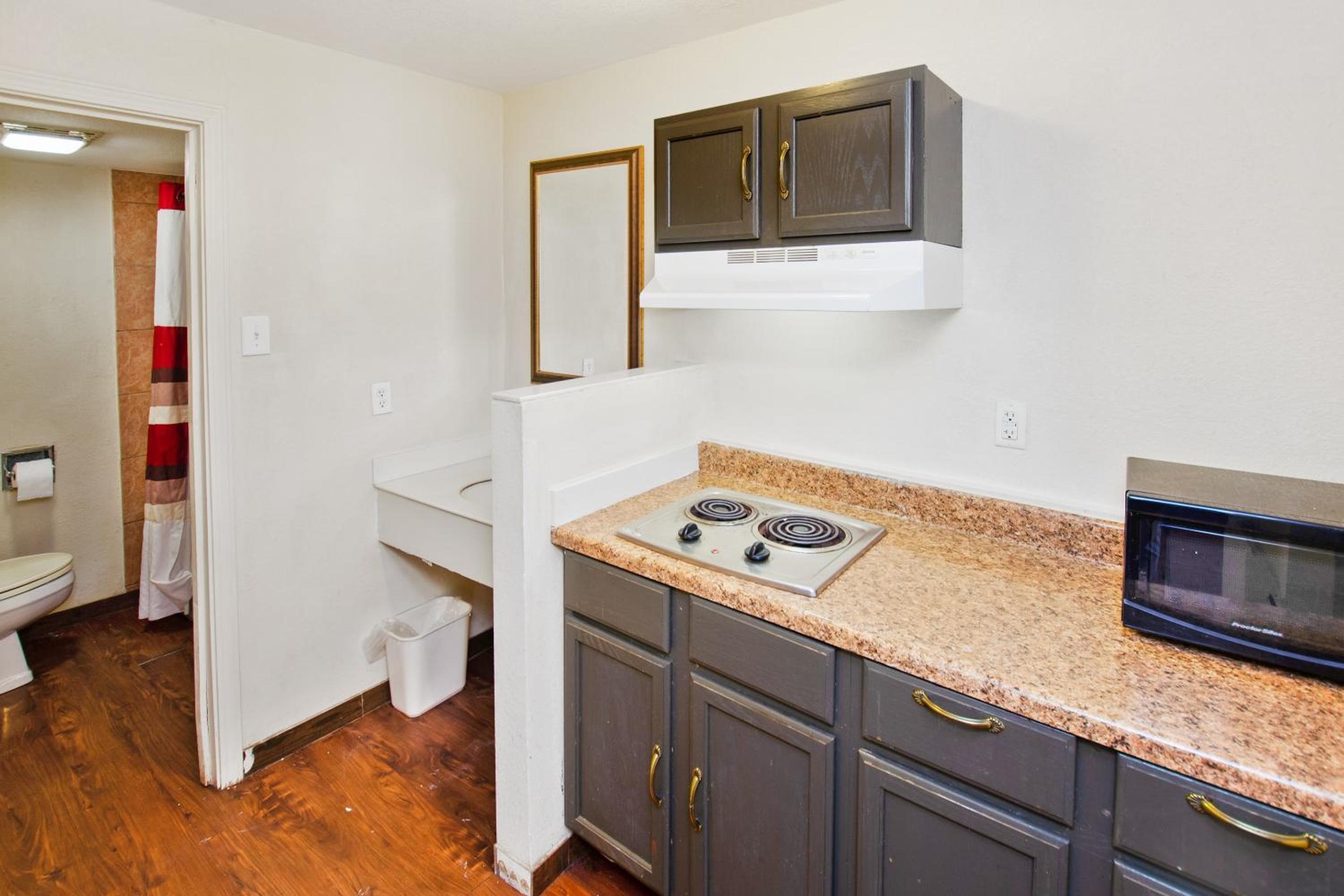 Blytheville Vacations - OYO Hotel Blytheville AR I-55 - Property Image 6