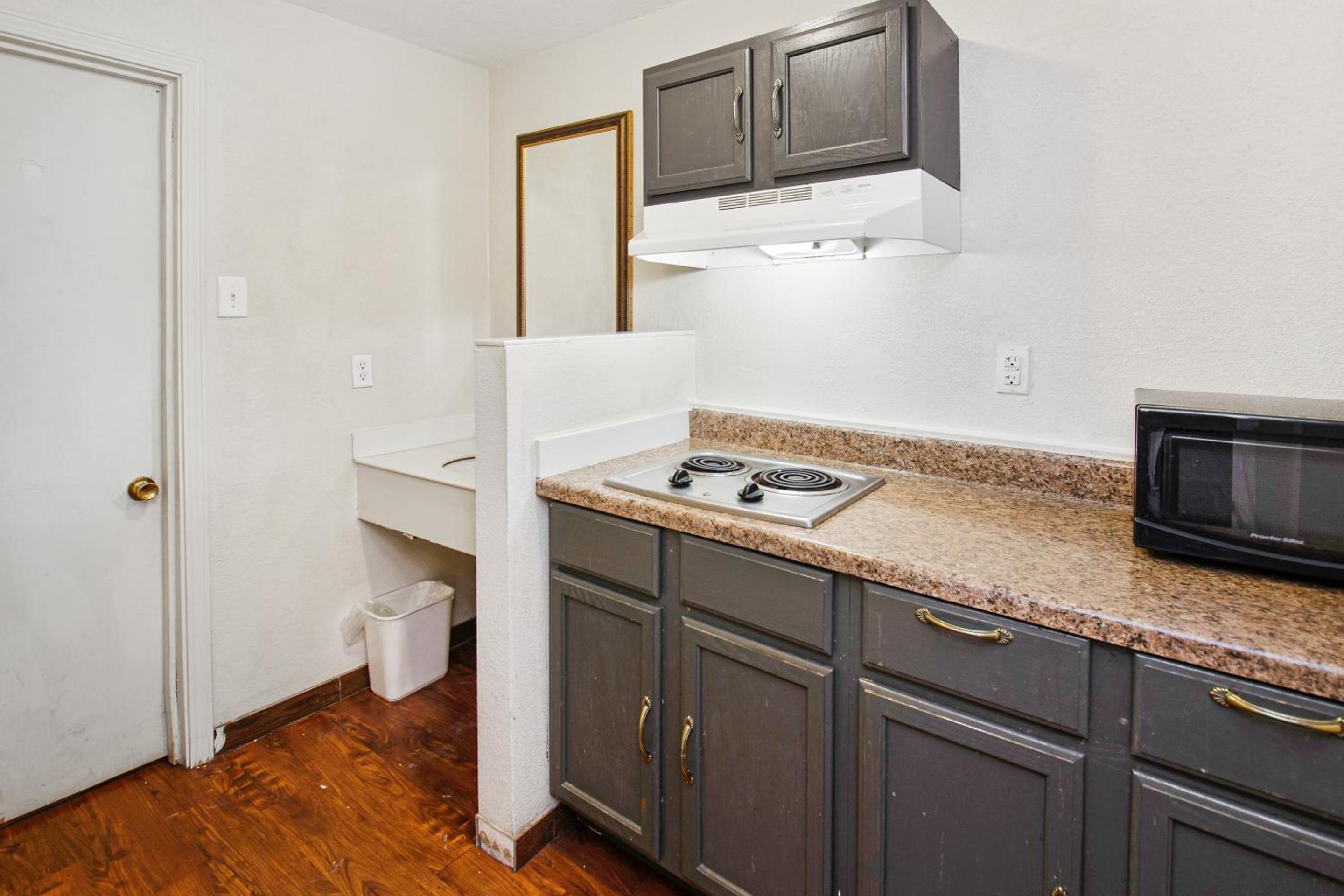 Blytheville Vacations - OYO Hotel Blytheville AR I-55 - Property Image 67