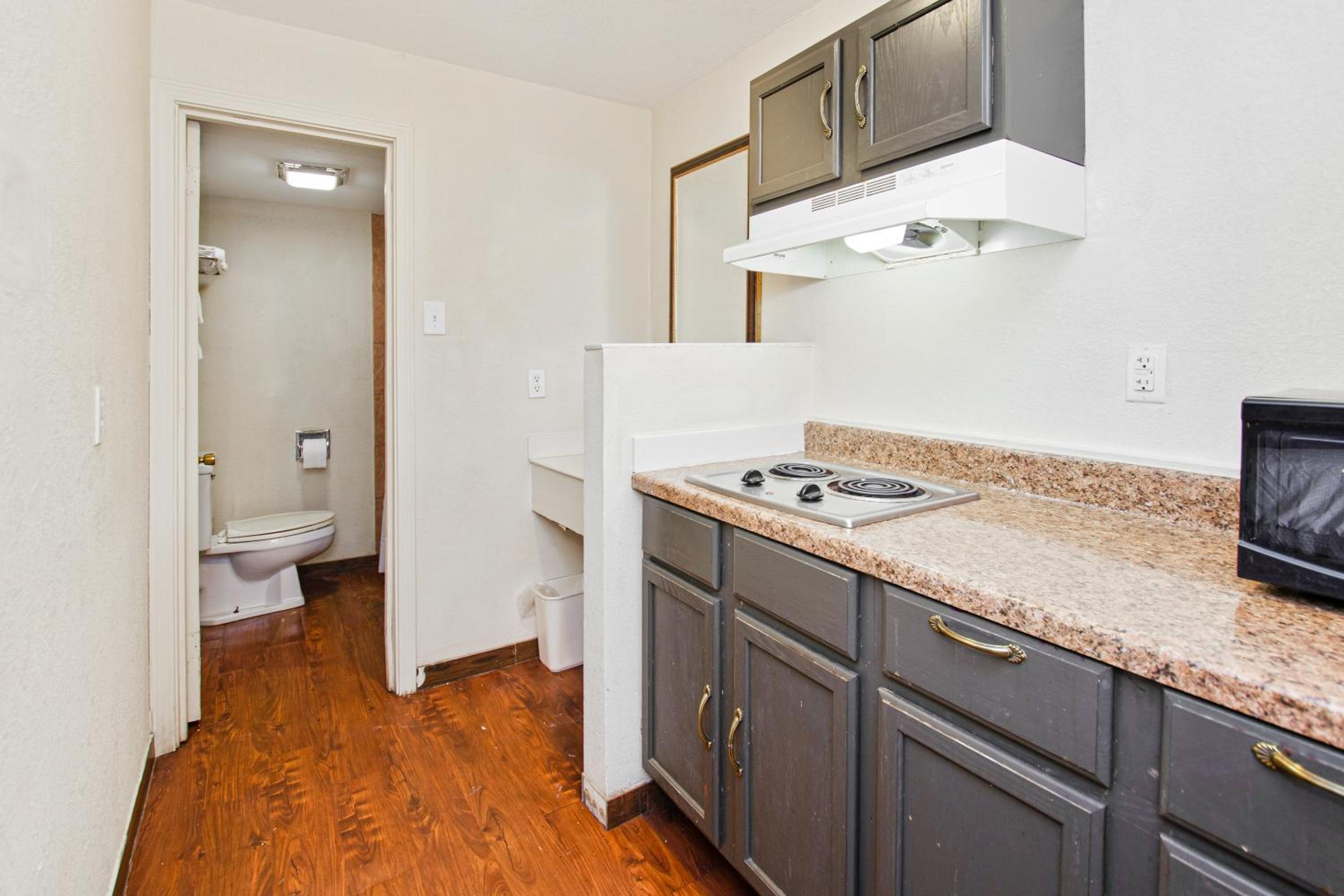 Blytheville Vacations - OYO Hotel Blytheville AR I-55 - Property Image 63