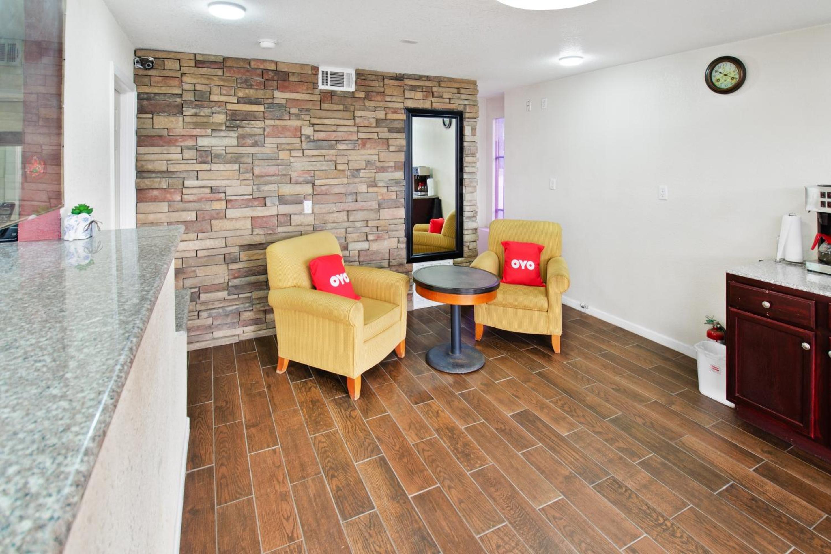 Blytheville Vacations - OYO Hotel Blytheville AR I-55 - Property Image 8