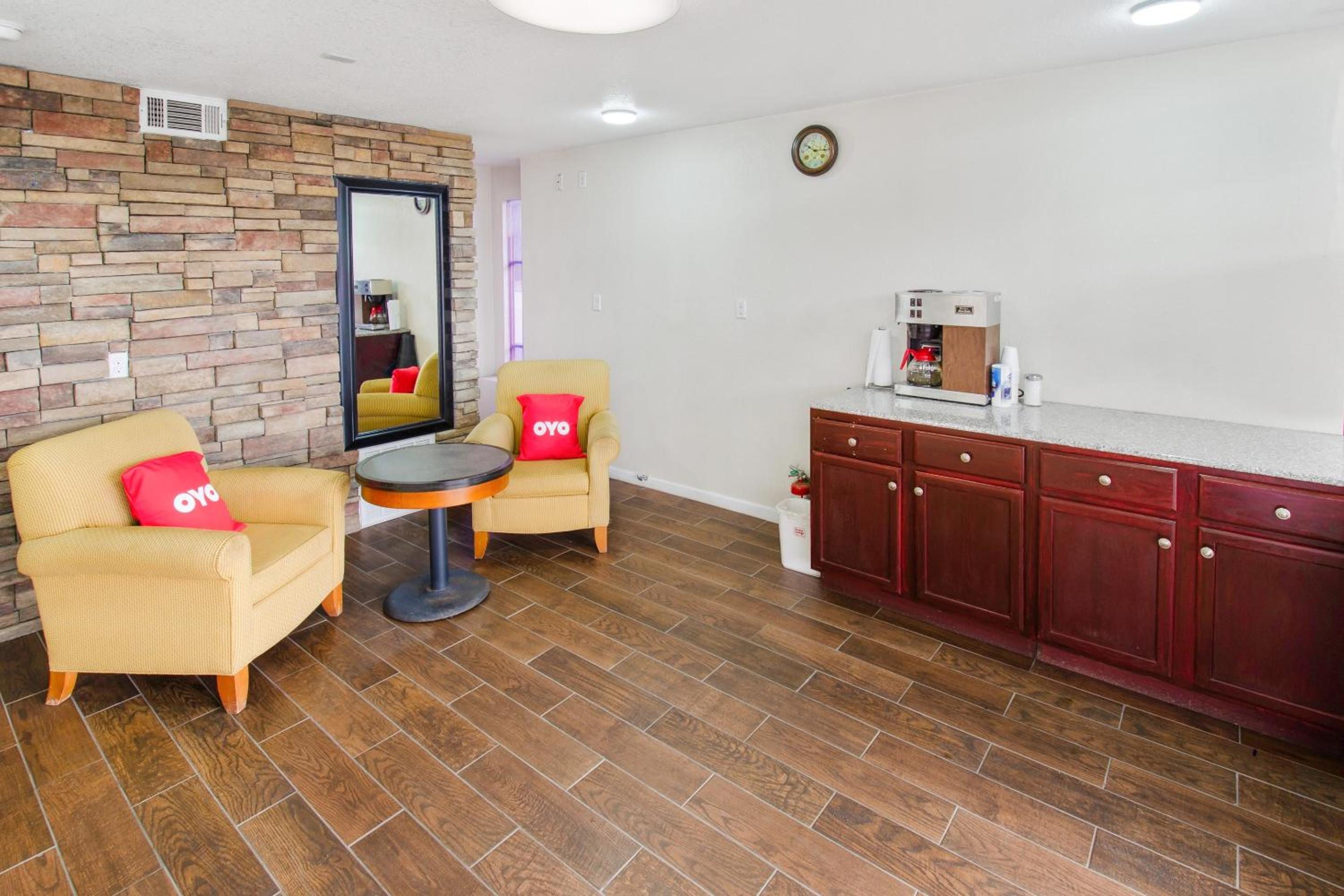 Blytheville Vacations - OYO Hotel Blytheville AR I-55 - Property Image 29