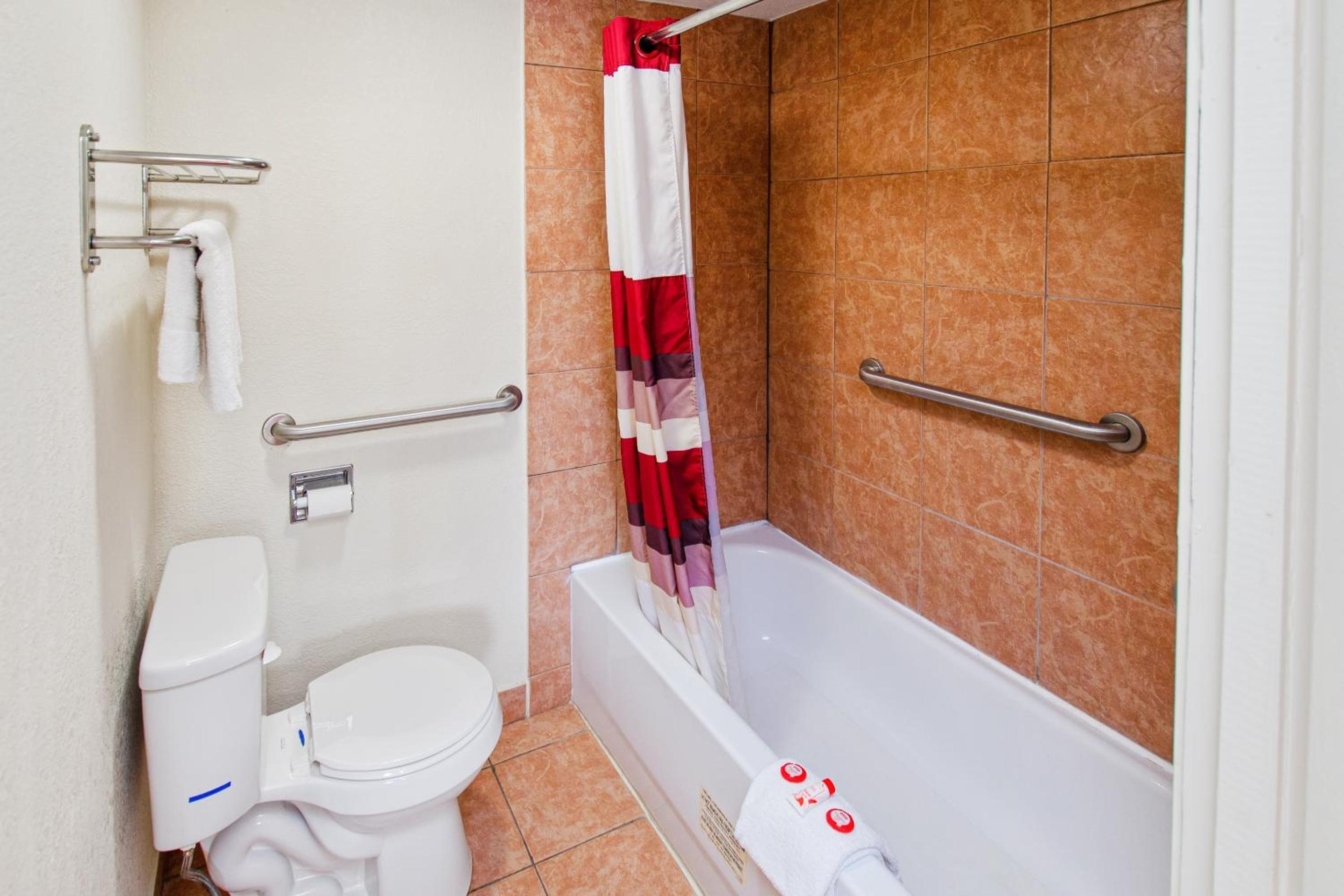 Blytheville Vacations - OYO Hotel Blytheville AR I-55 - Property Image 2