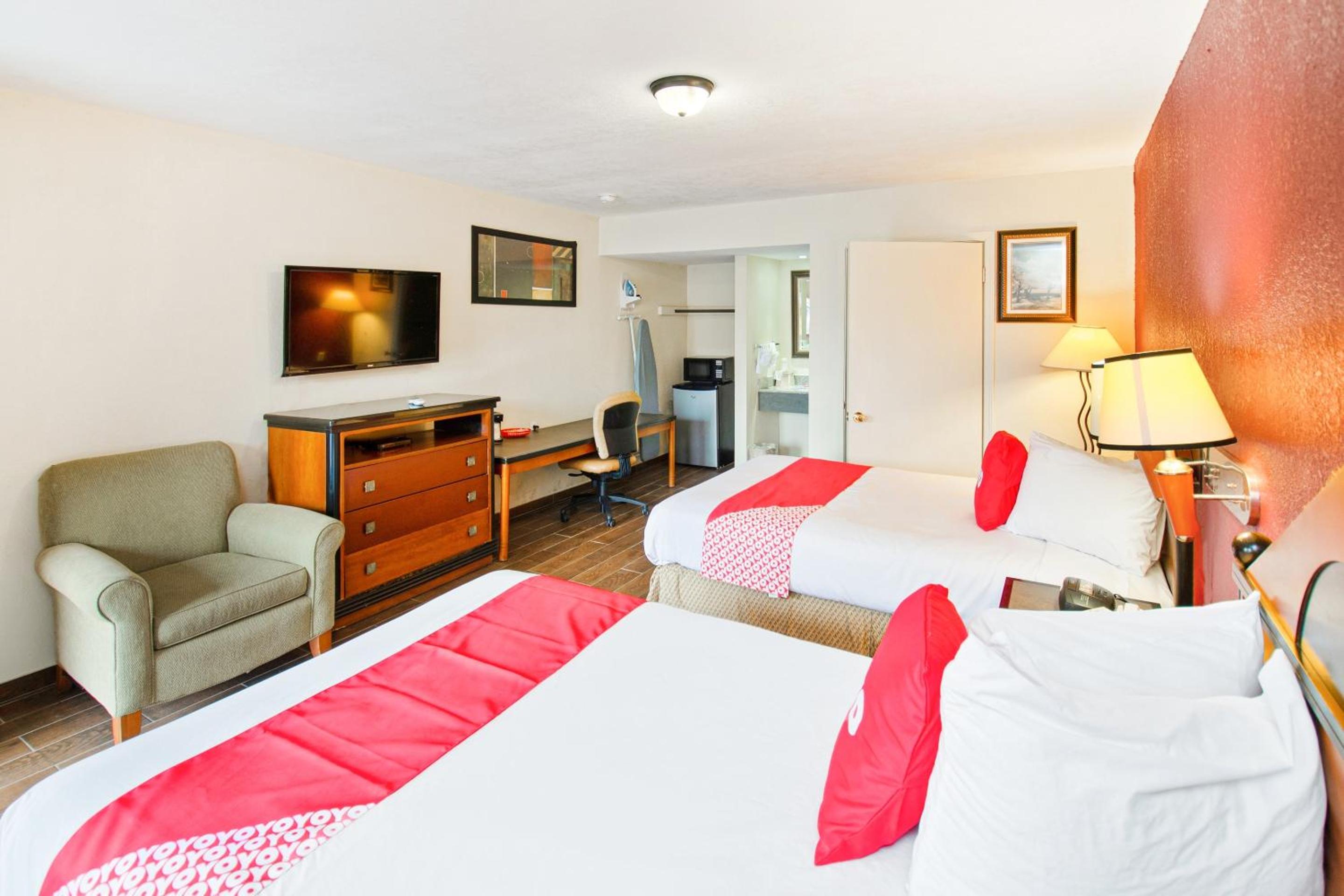 Blytheville Vacations - OYO Hotel Blytheville AR I-55 - Property Image 3