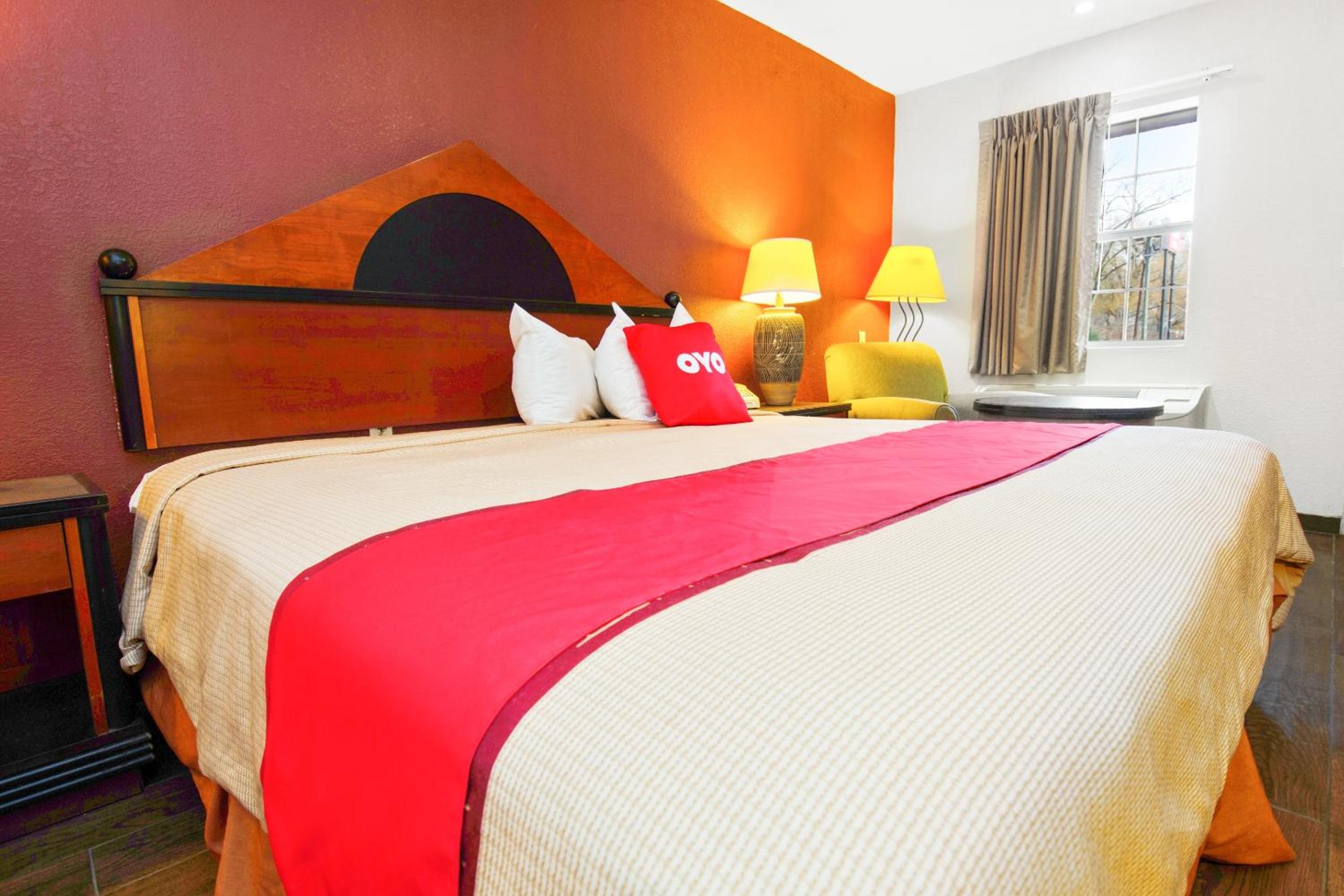 Blytheville Vacations - OYO Hotel Blytheville AR I-55 - Property Image 37