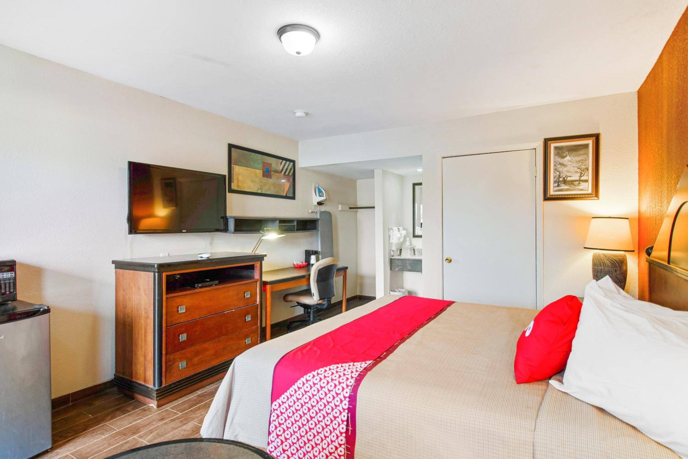 Blytheville Vacations - OYO Hotel Blytheville AR I-55 - Property Image 65