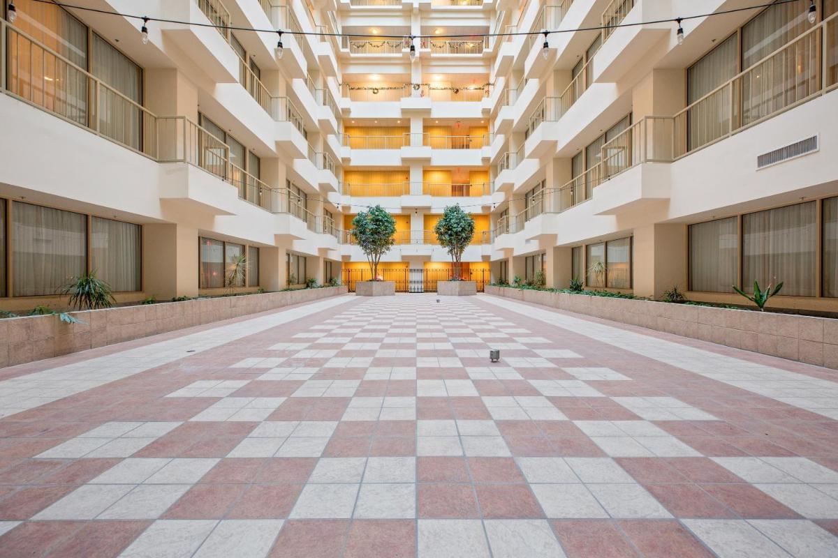 Hotel OYO Hotel St. Louis Downtown City Center MO