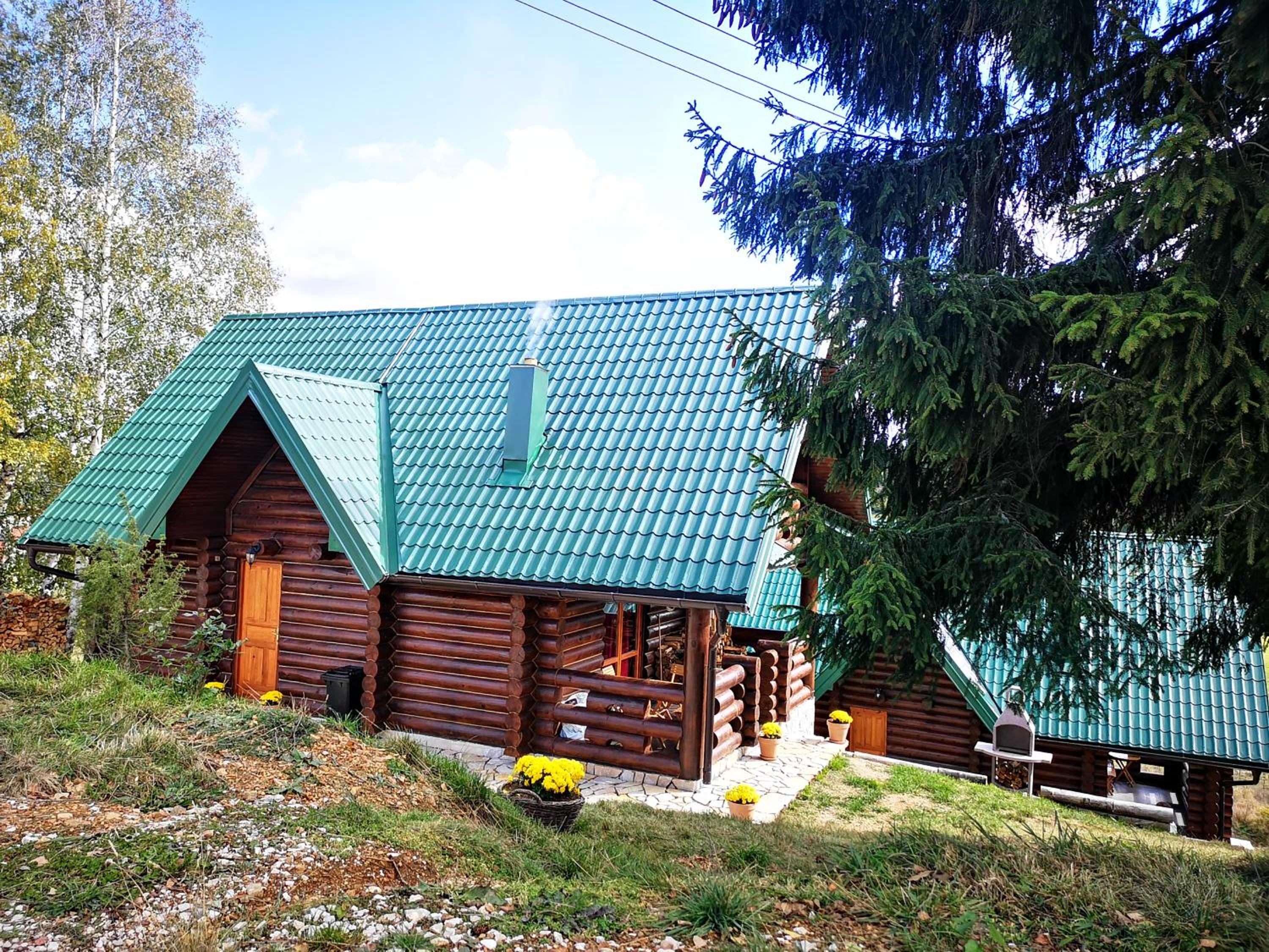 Zlatarske brvnare Zlatar Chalets view 2