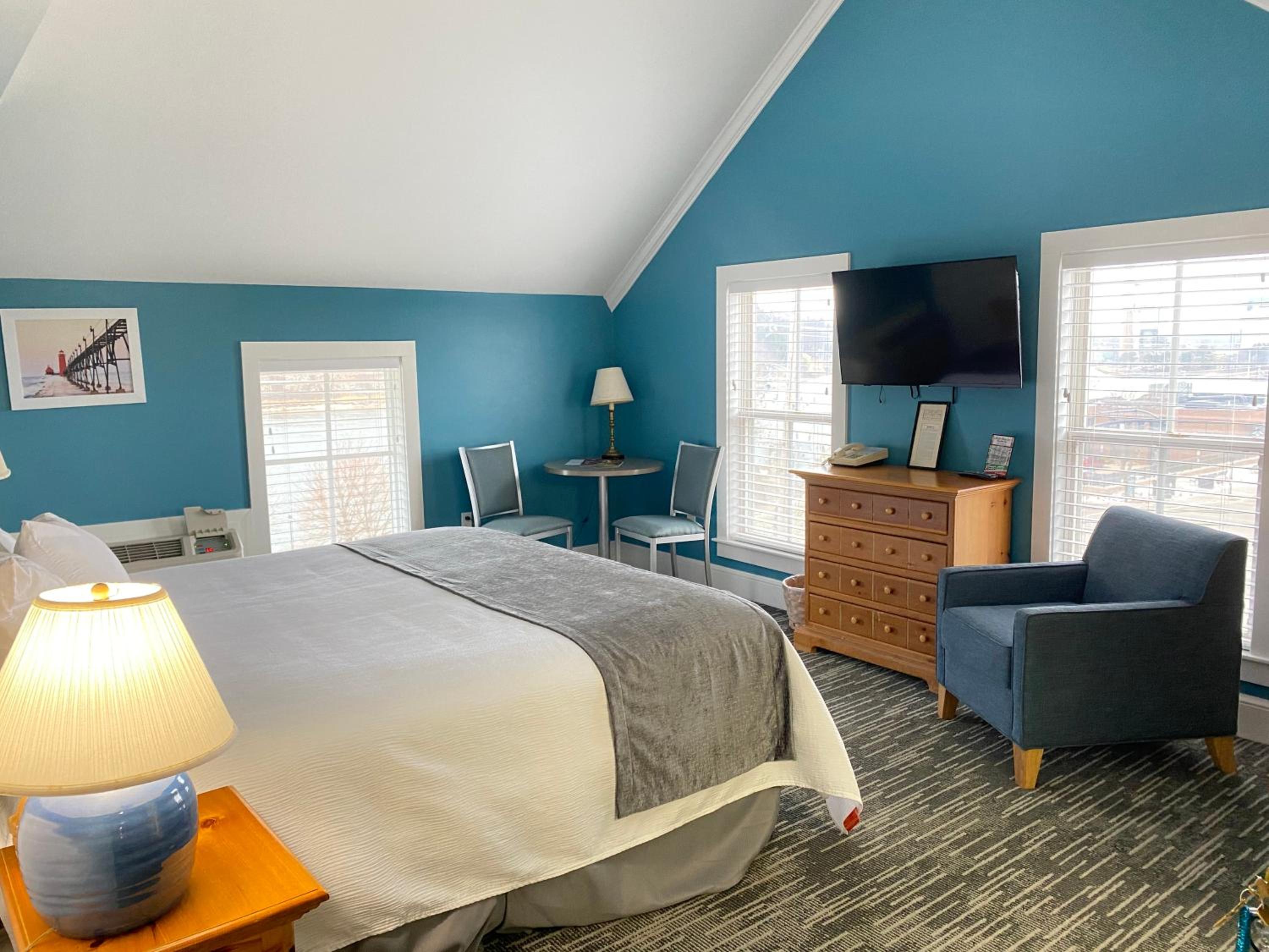 Harbor House Inn