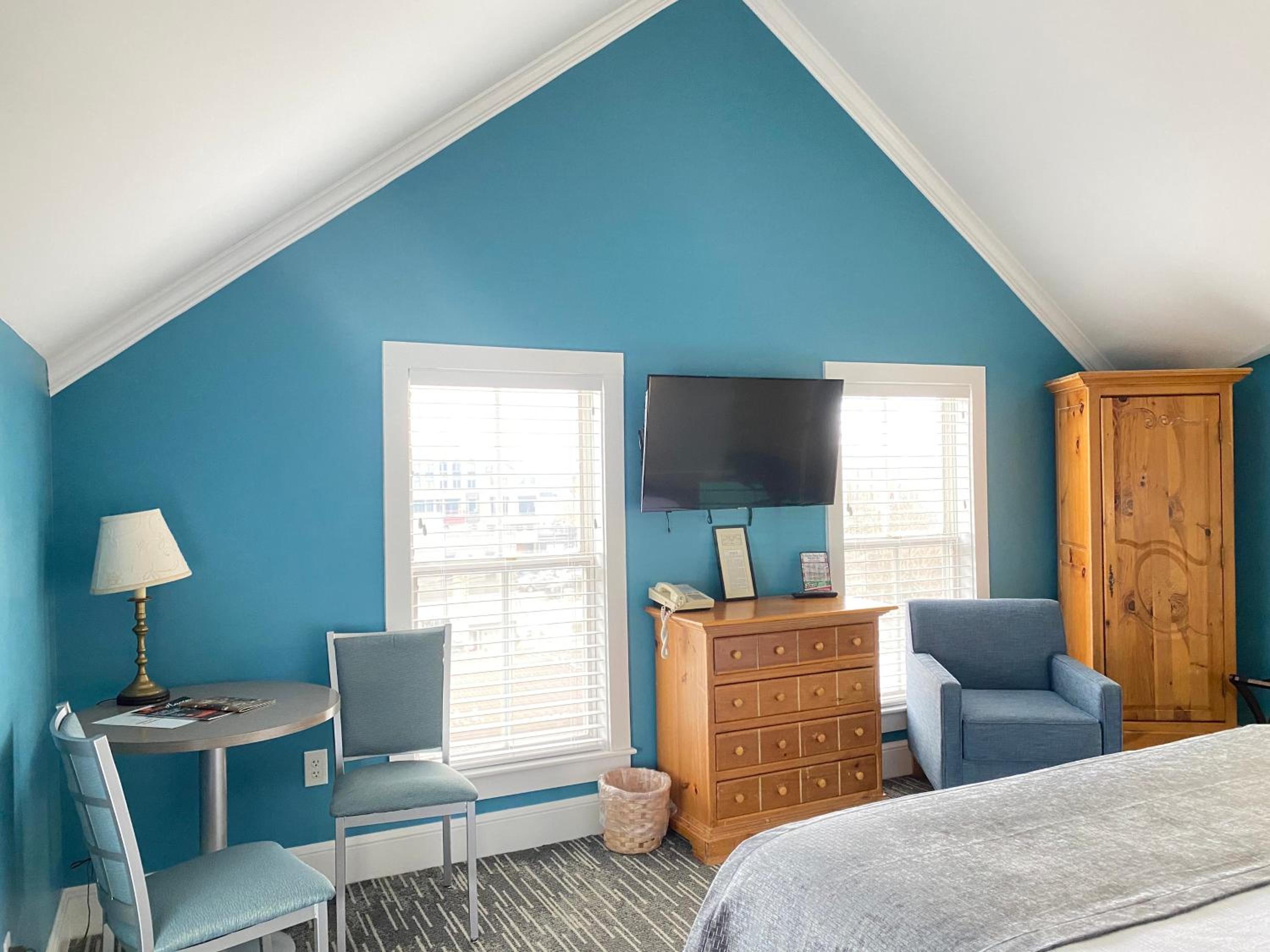 Harbor House Inn
