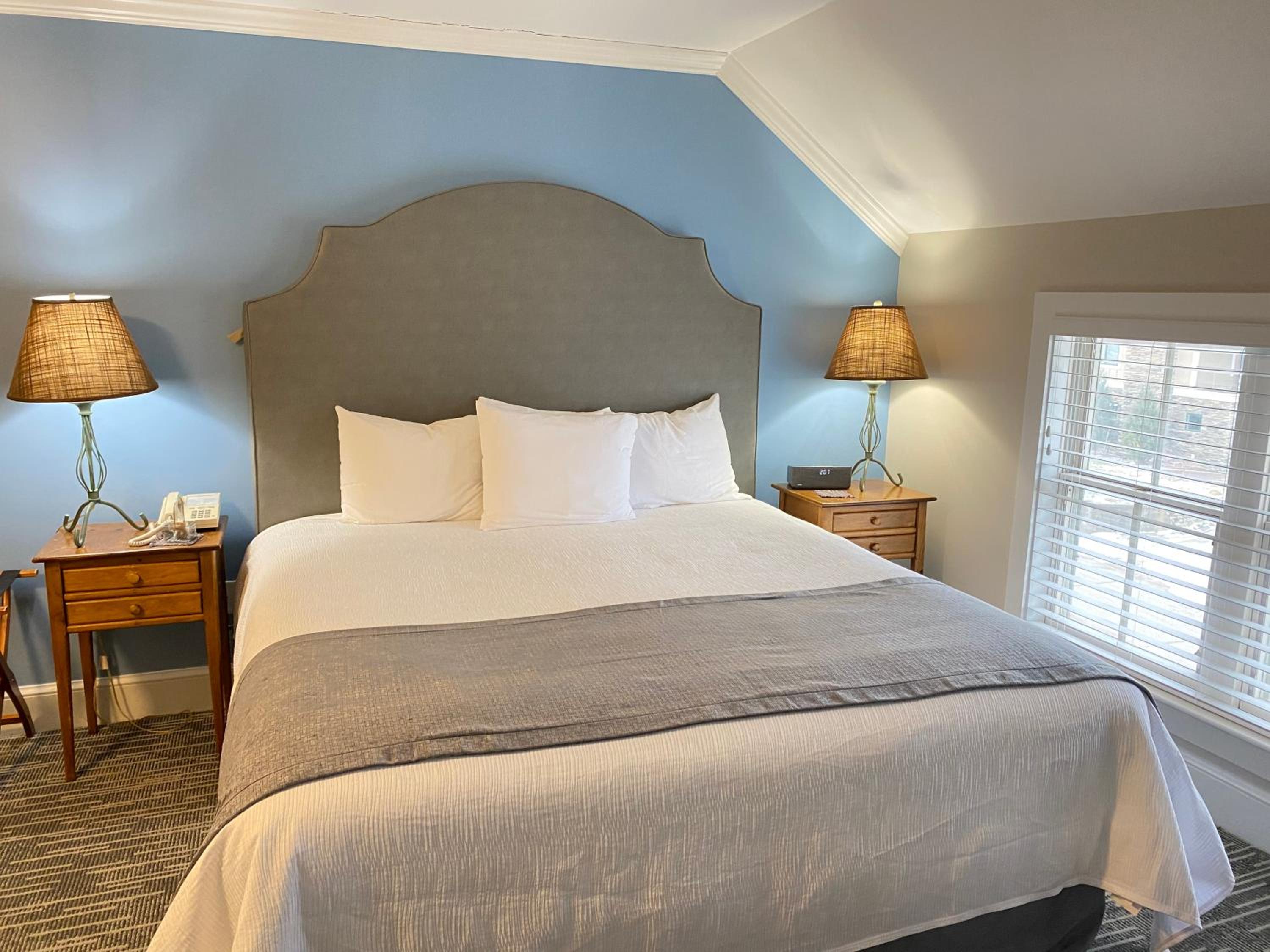 Harbor House Inn