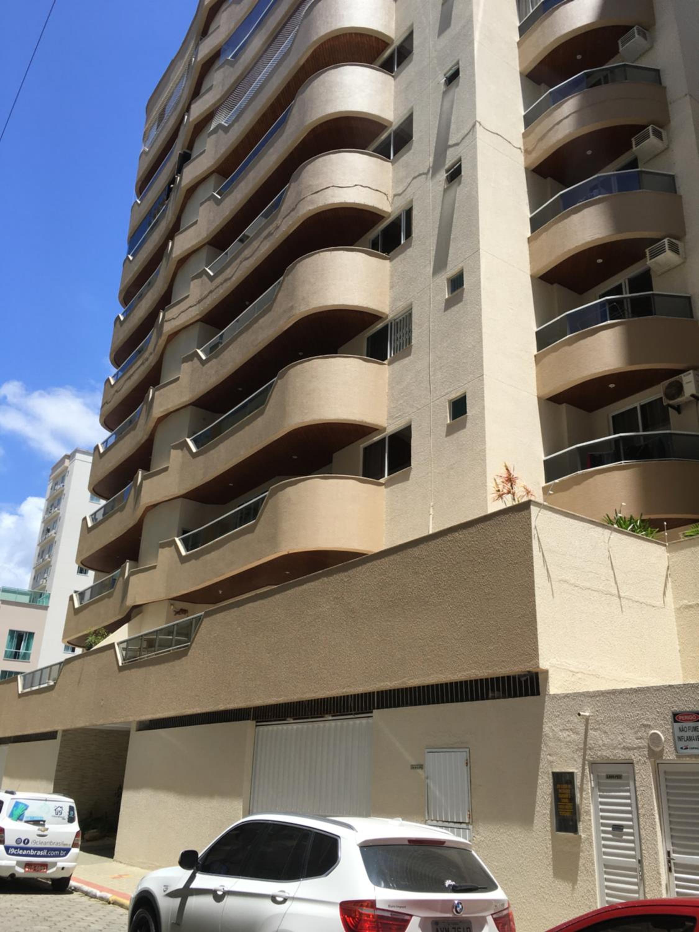 Apartamento em Meia Praia