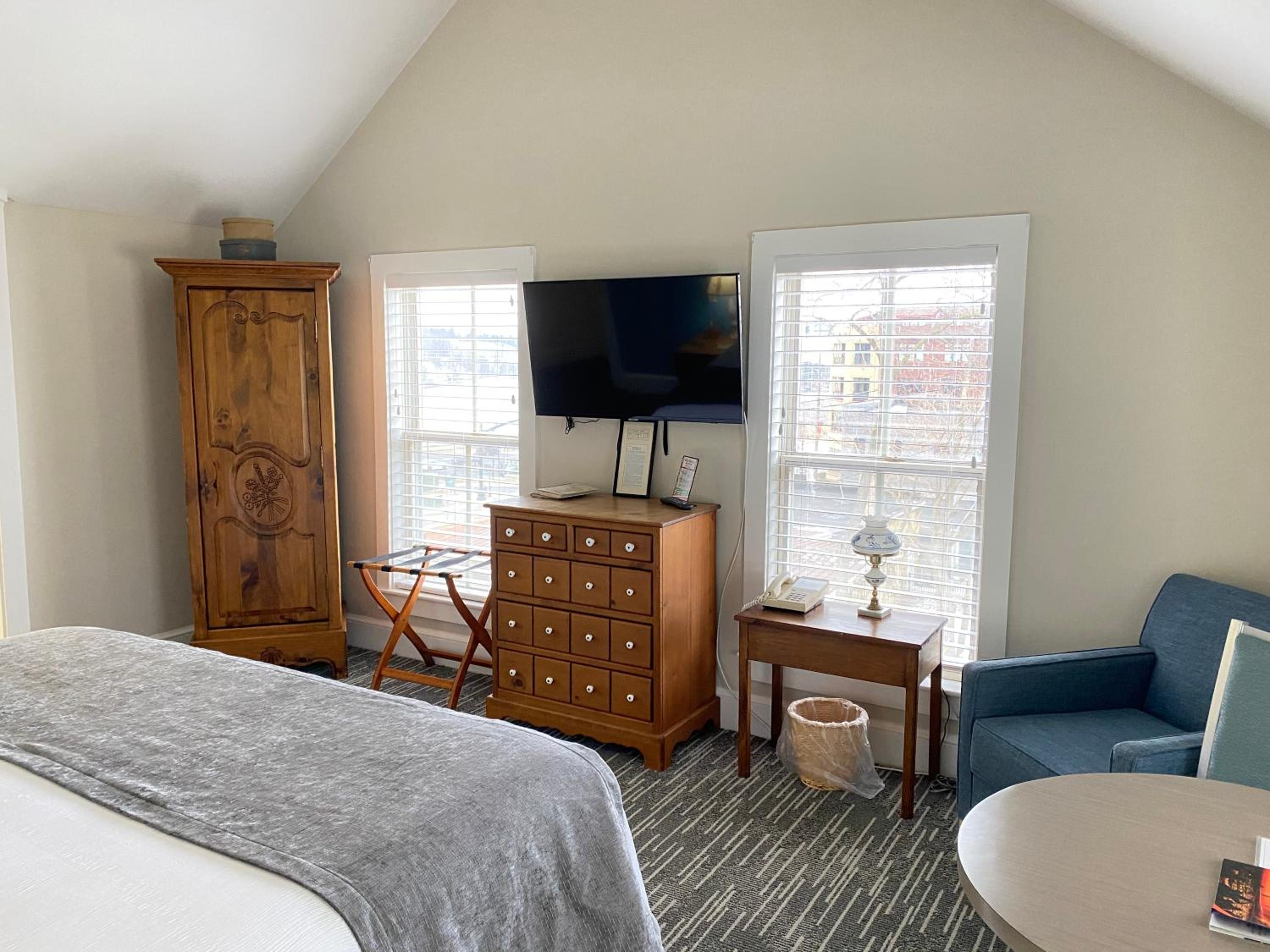 Harbor House Inn