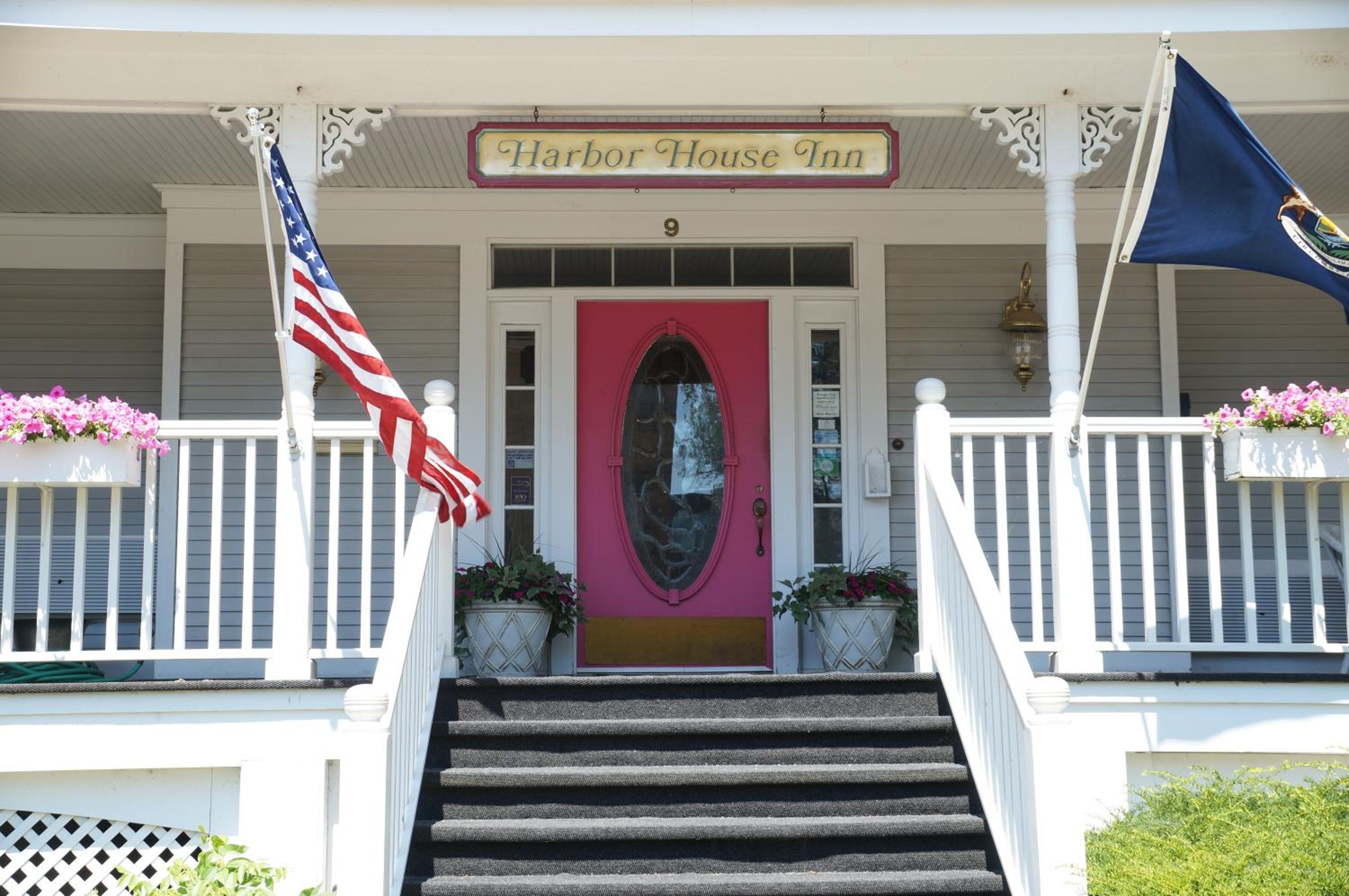 Harbor House Inn