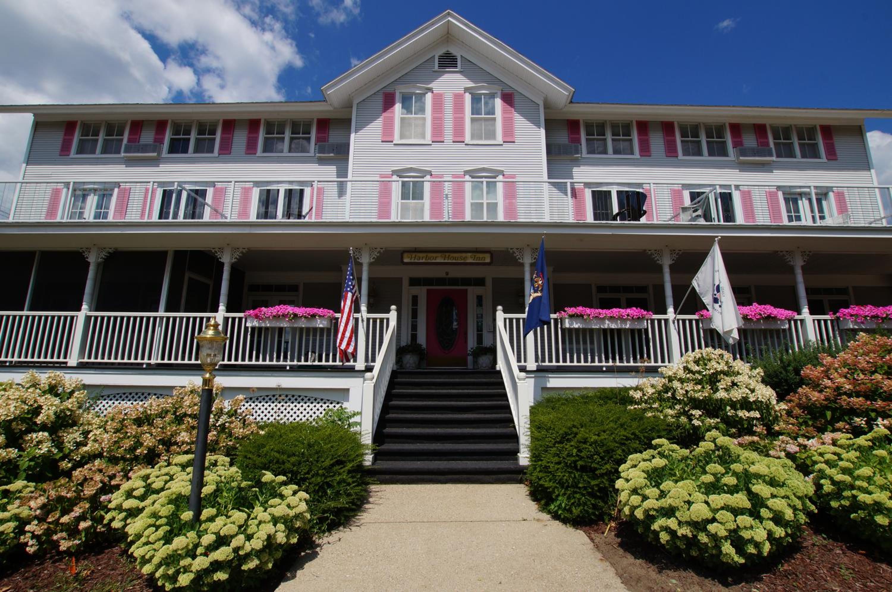 Harbor House Inn