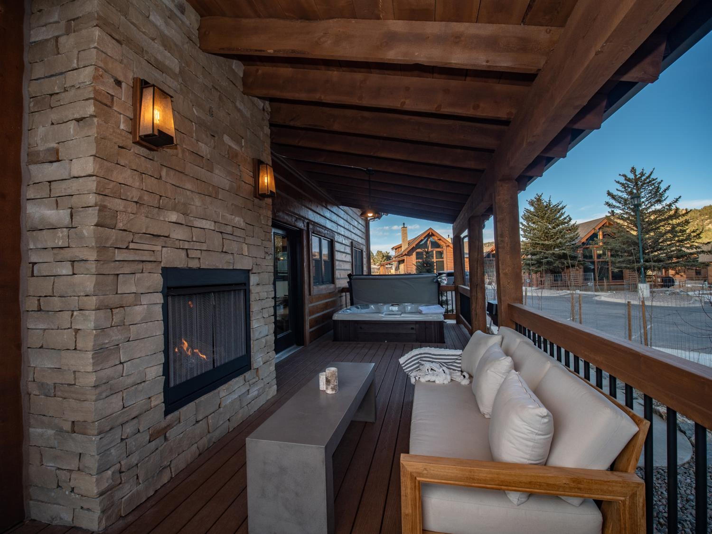 Beautiful Views! Jacuzzi, Indoor Outdoor Fireplace, Steps to Lake Estes - Property Image 14