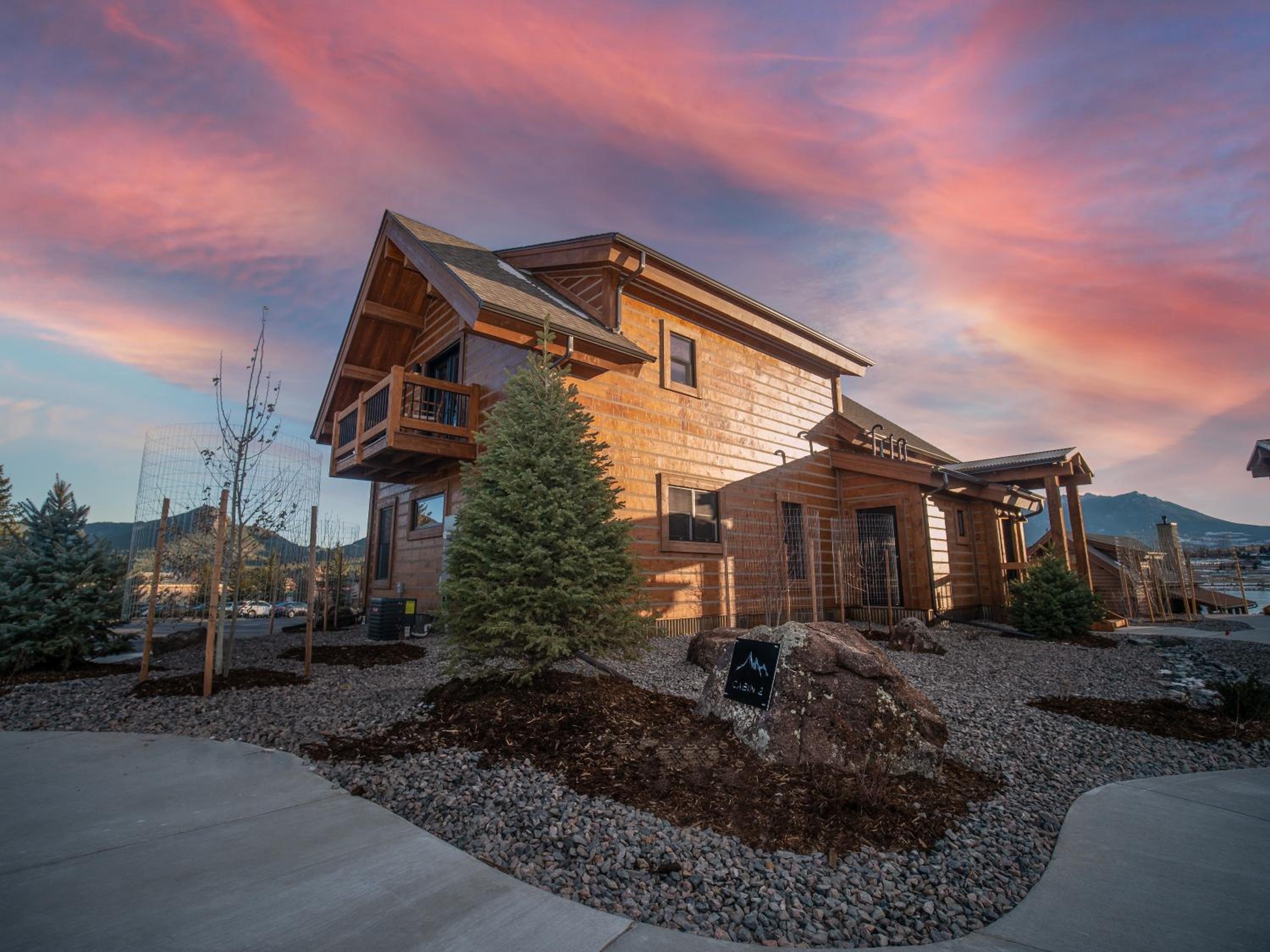 Beautiful Views! Jacuzzi, Indoor Outdoor Fireplace, Steps to Lake Estes - Property Image 10
