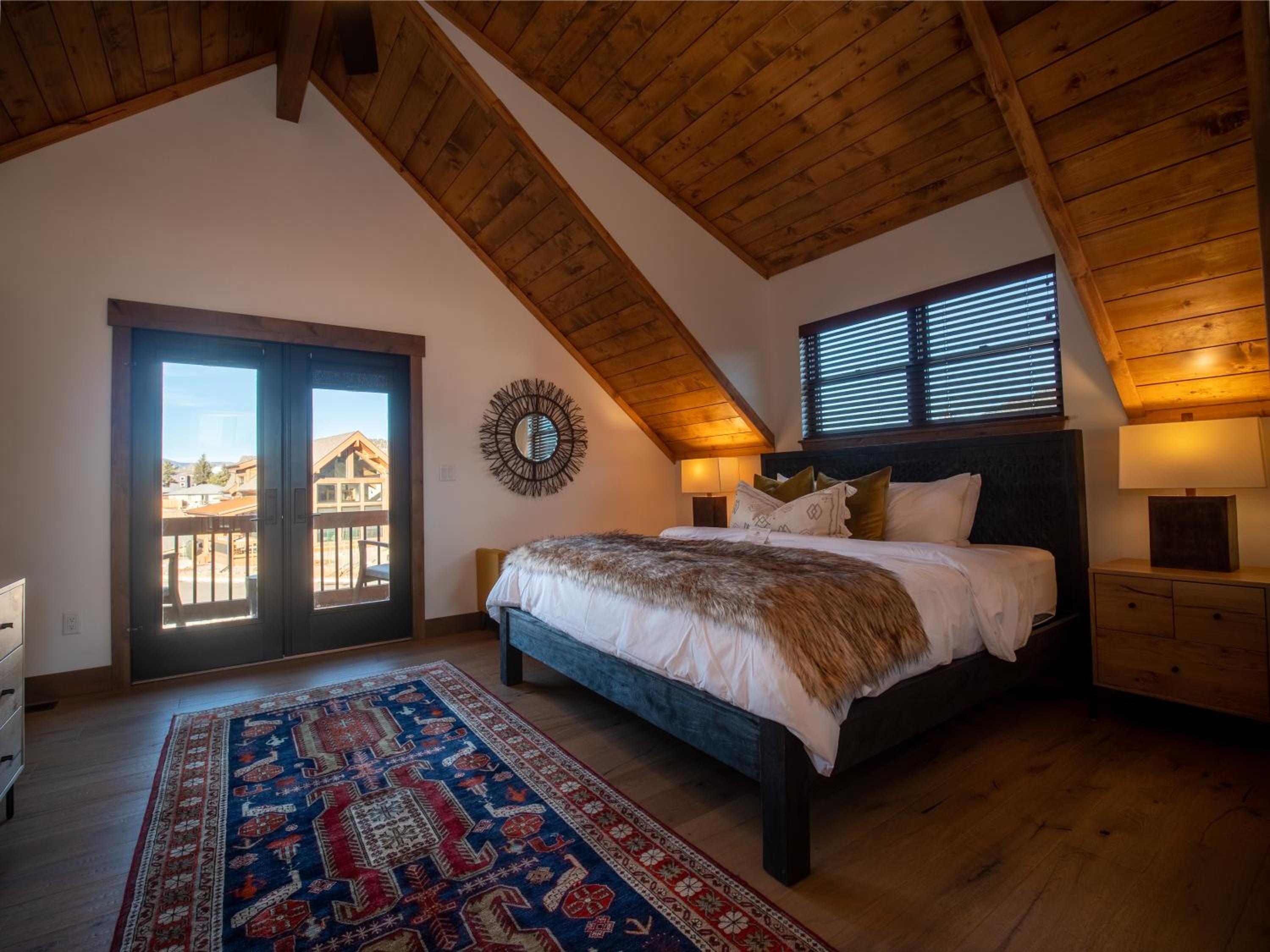 Beautiful Views! Jacuzzi, Indoor Outdoor Fireplace, Steps to Lake Estes - Property Image 8