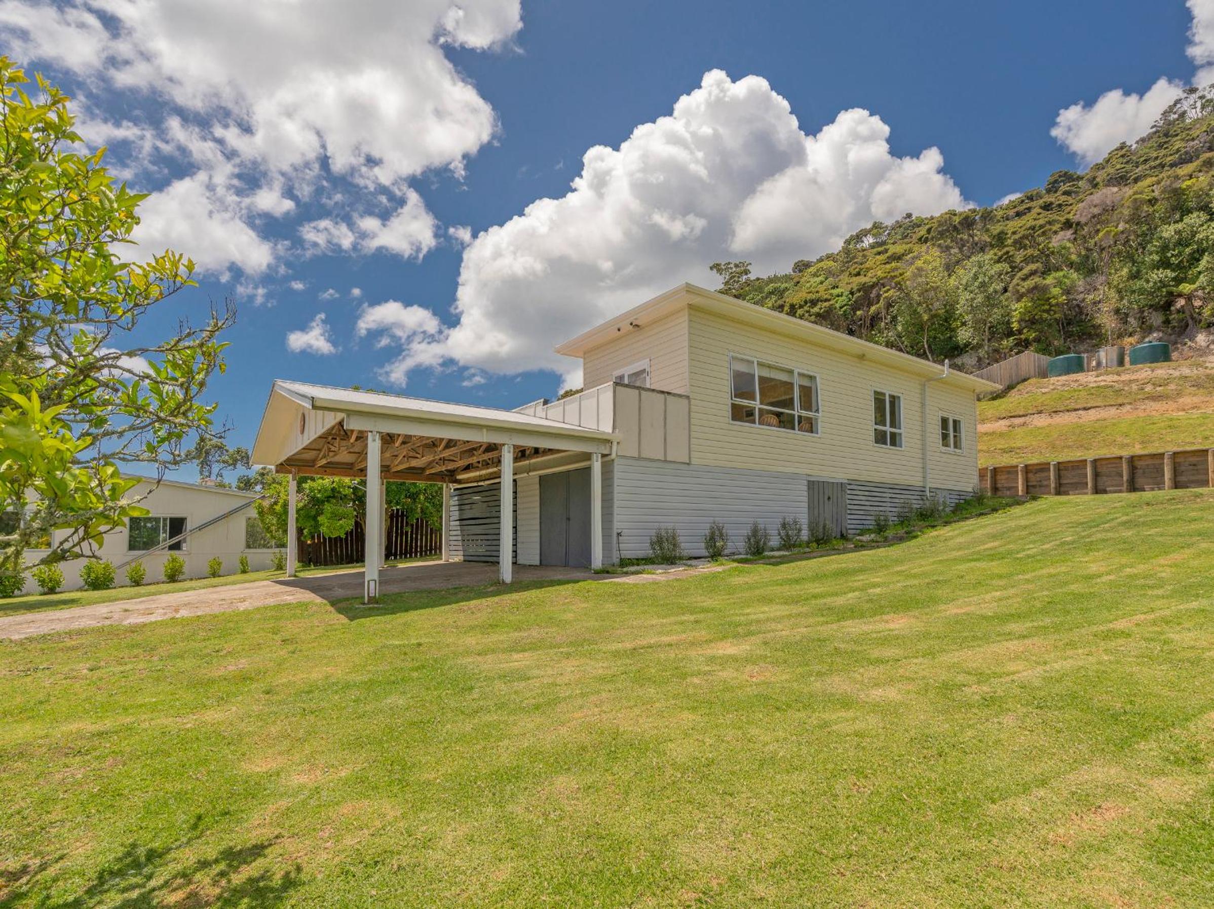 Sun Seeker Bach - Ferry Landing Holiday Home view 5