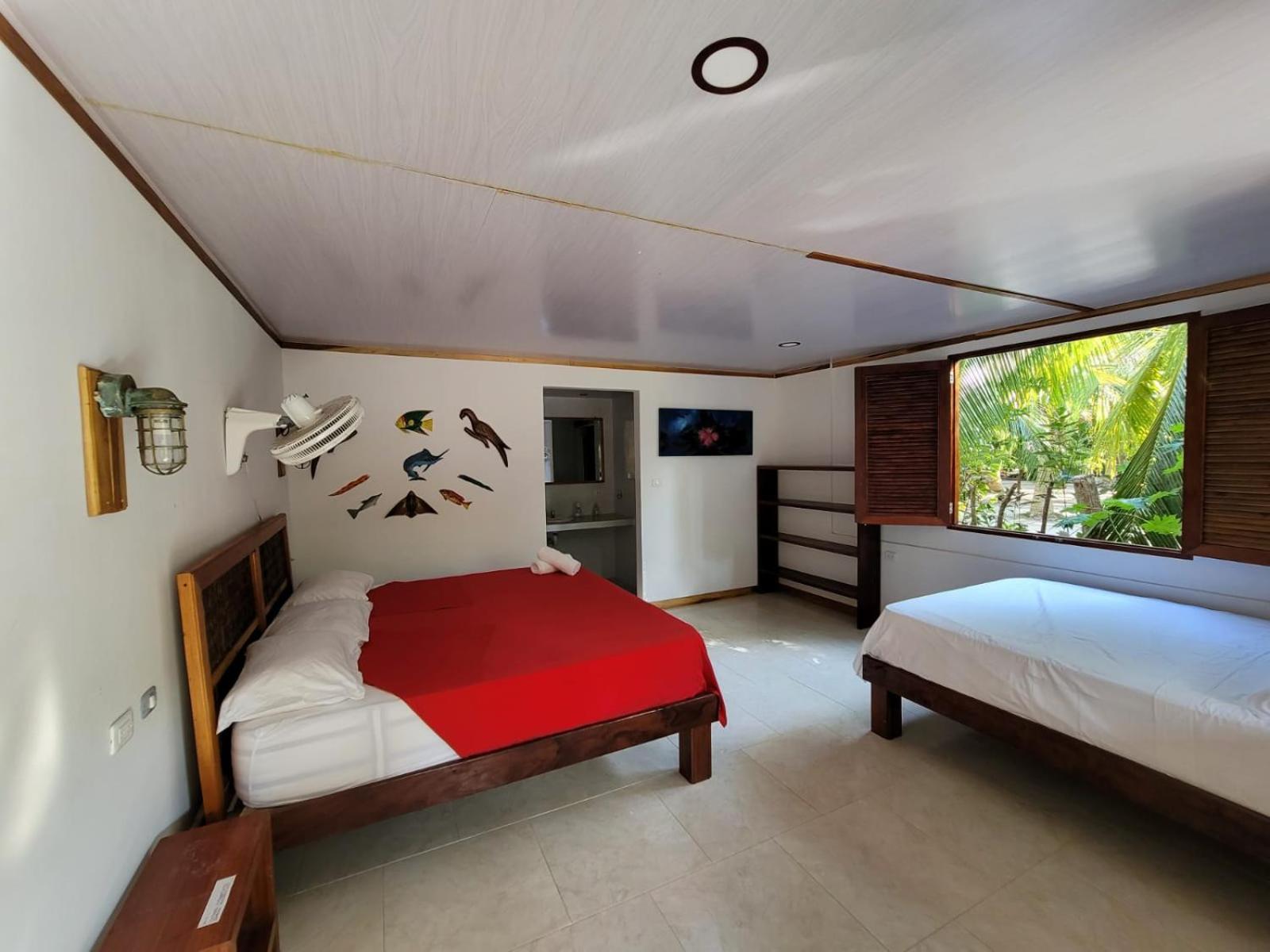 Isla Grande Eco-Hostal