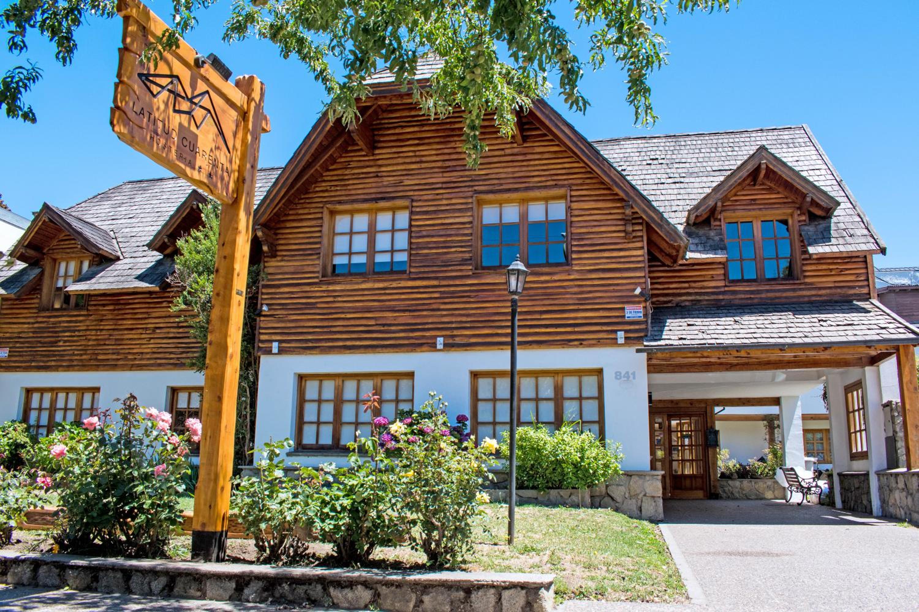 Hotel Latitud Cuarenta - Image 1