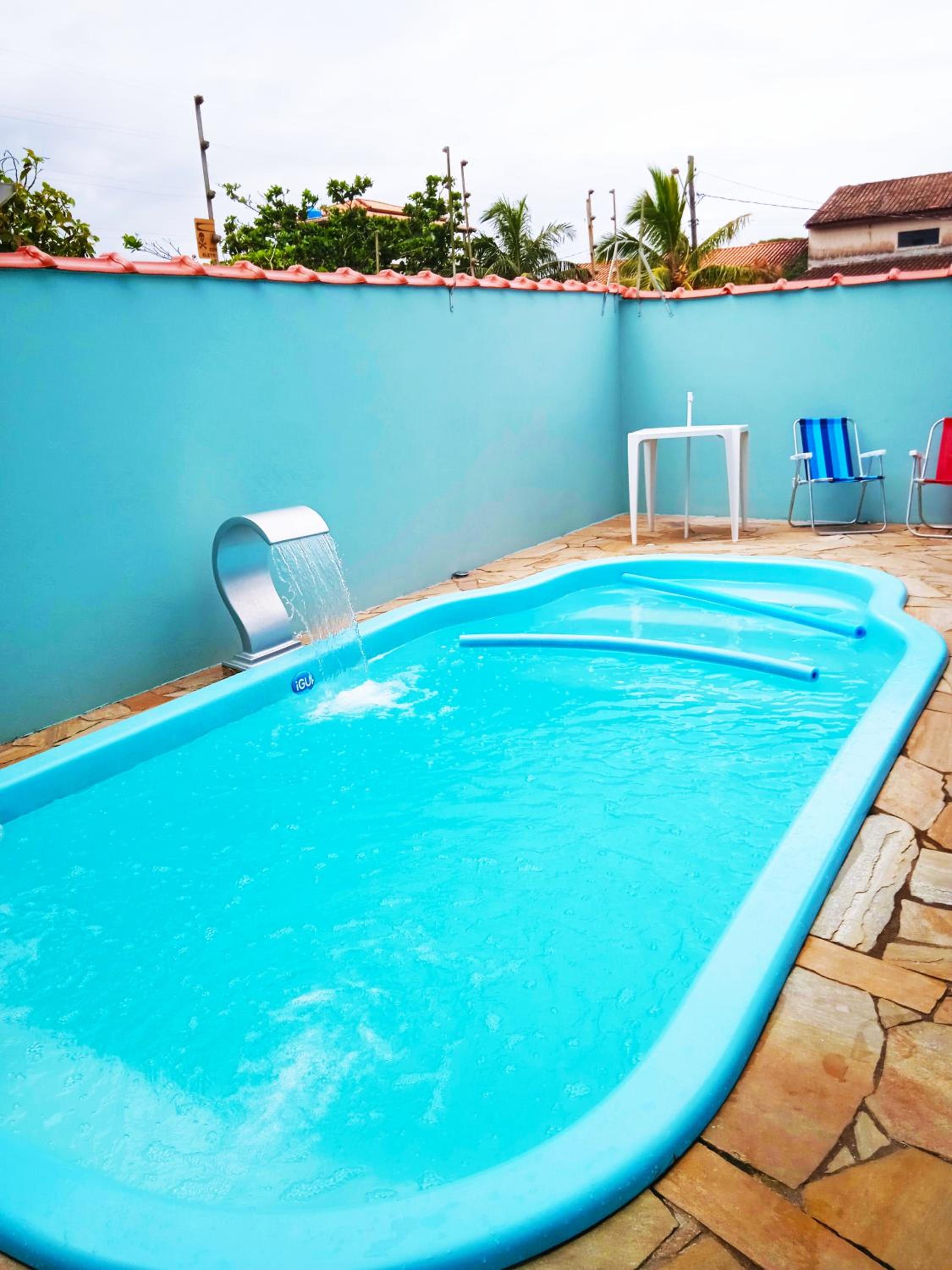 Casa com piscina à beira-mar