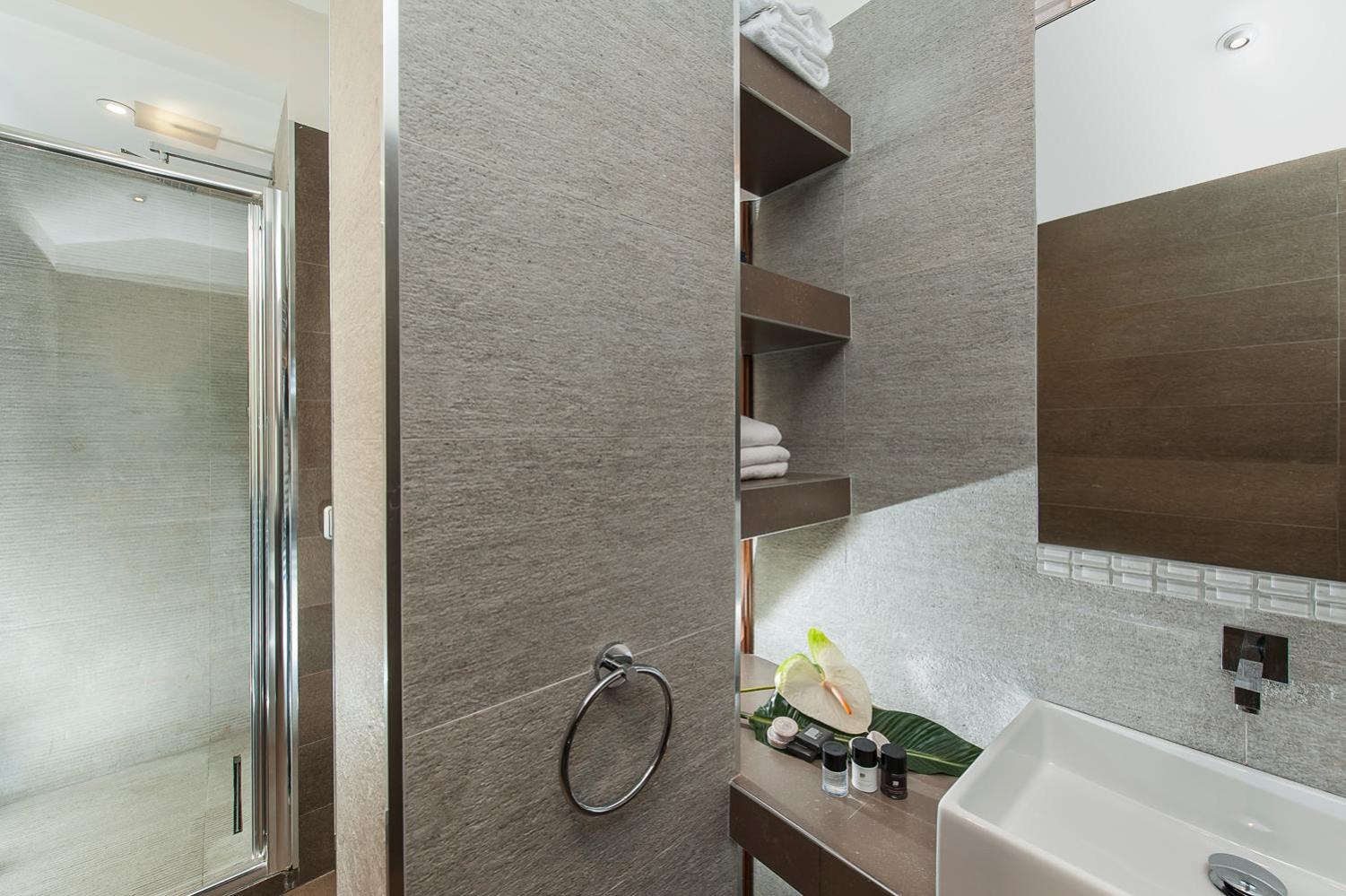 Daphne Suites