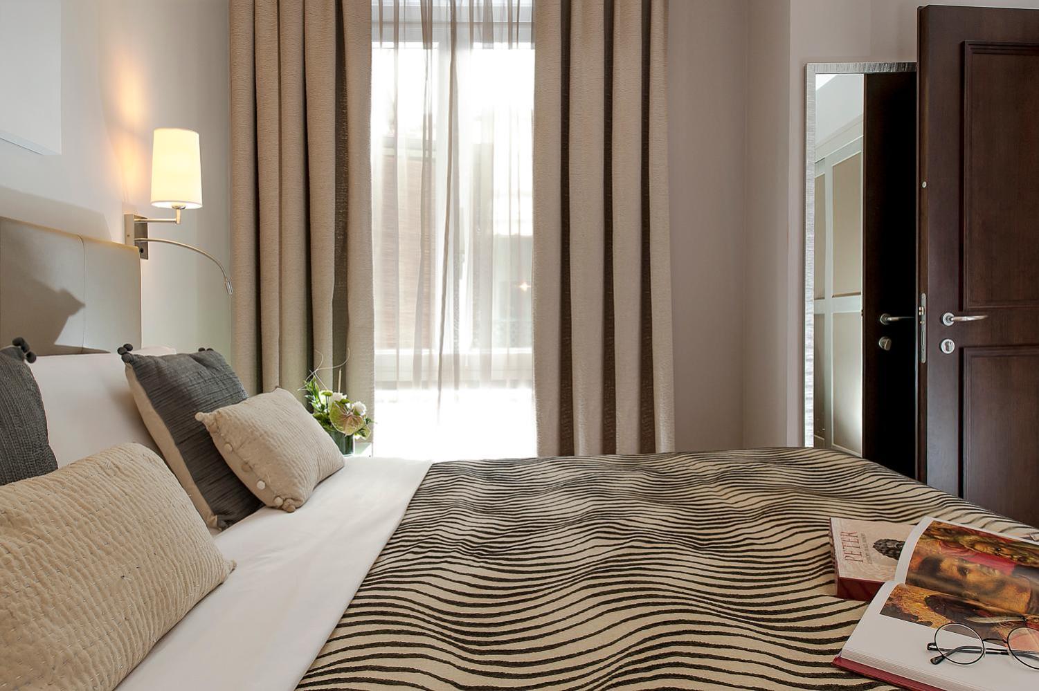 Daphne Suites