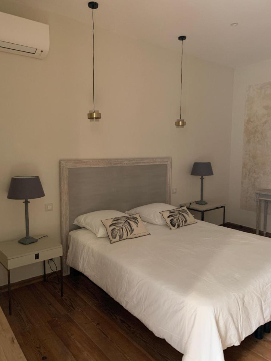 Hotel Appartement centre citadelle vue port et falaises - Image 1