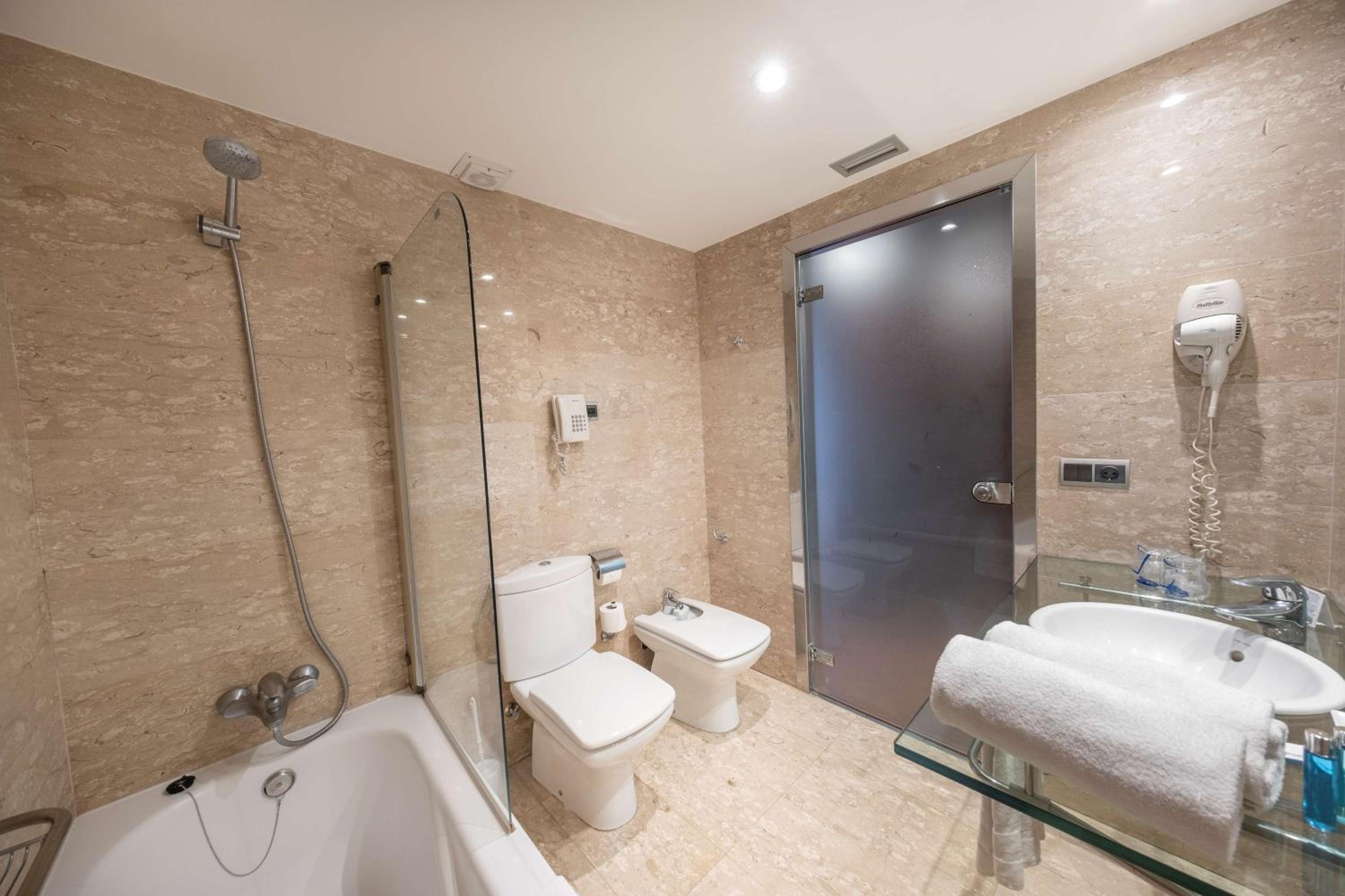Barcelona Vacations - Best Western Hotel Mediterraneo - Property Image 20