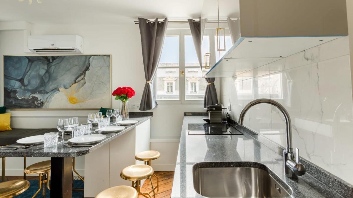 Luxury 2 Bedroom - Louvre & Champs Elysees