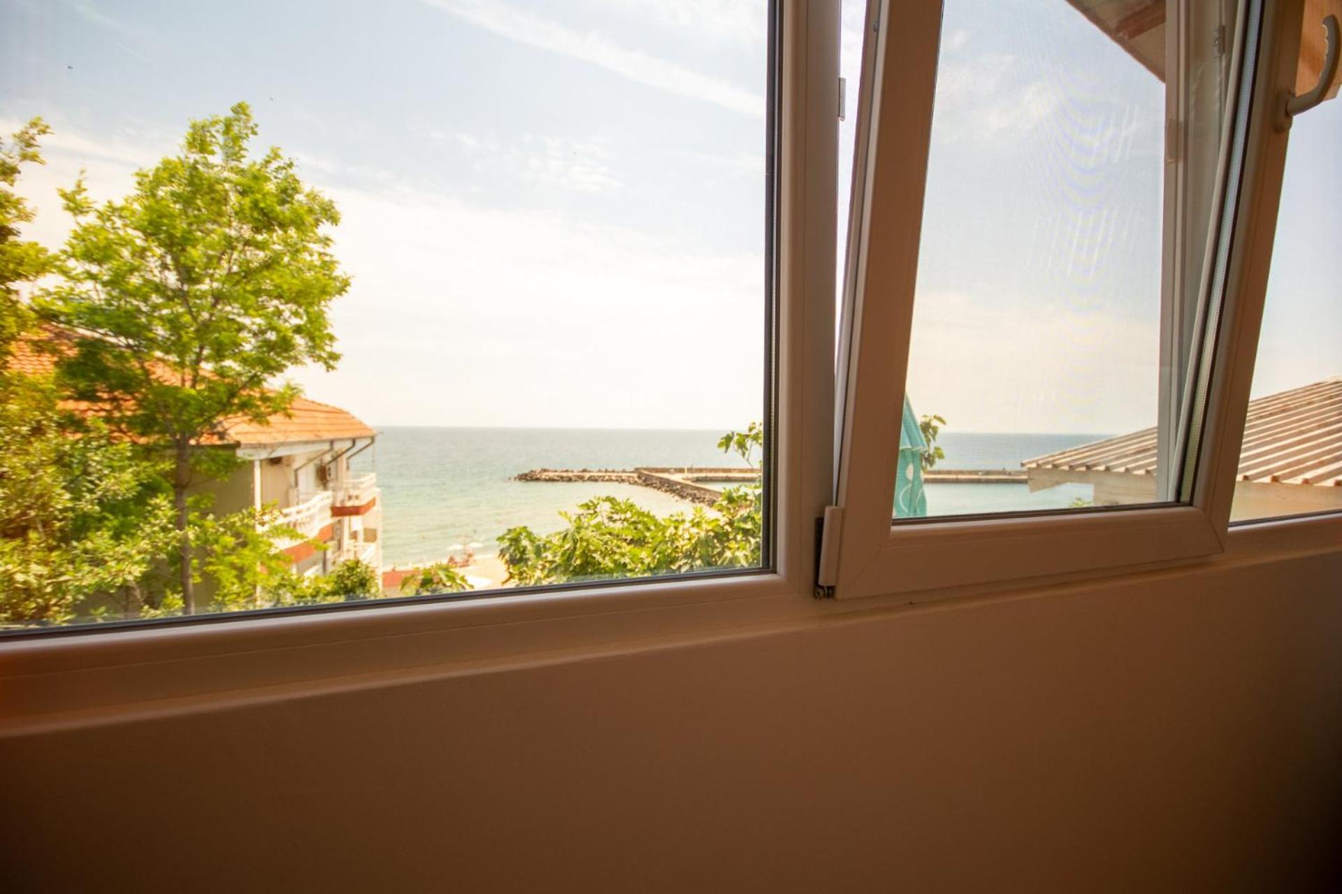 Ваканционни къщи'На брега' Holiday houses ON THE COAST