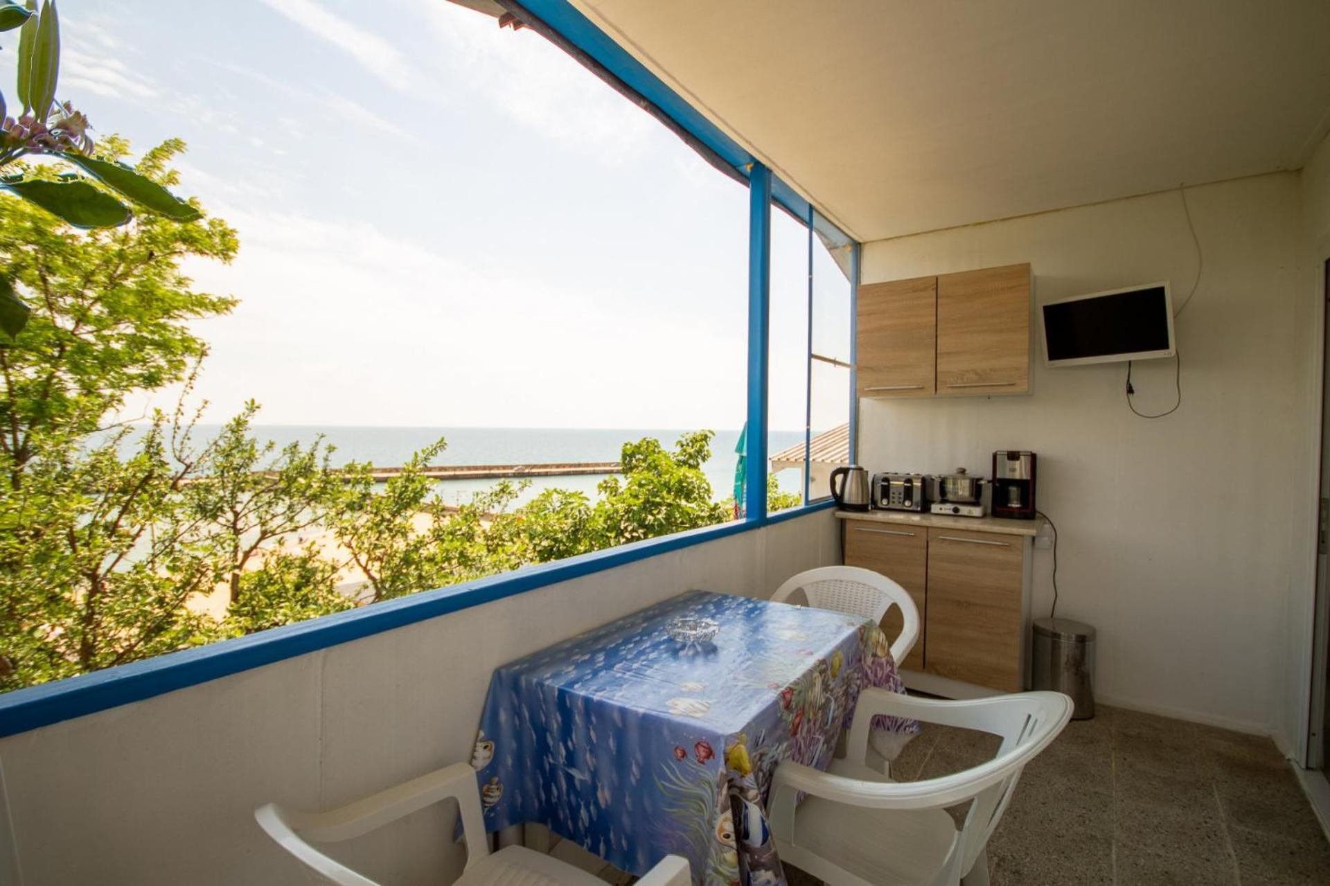 Ваканционни къщи'На брега' Holiday houses ON THE COAST
