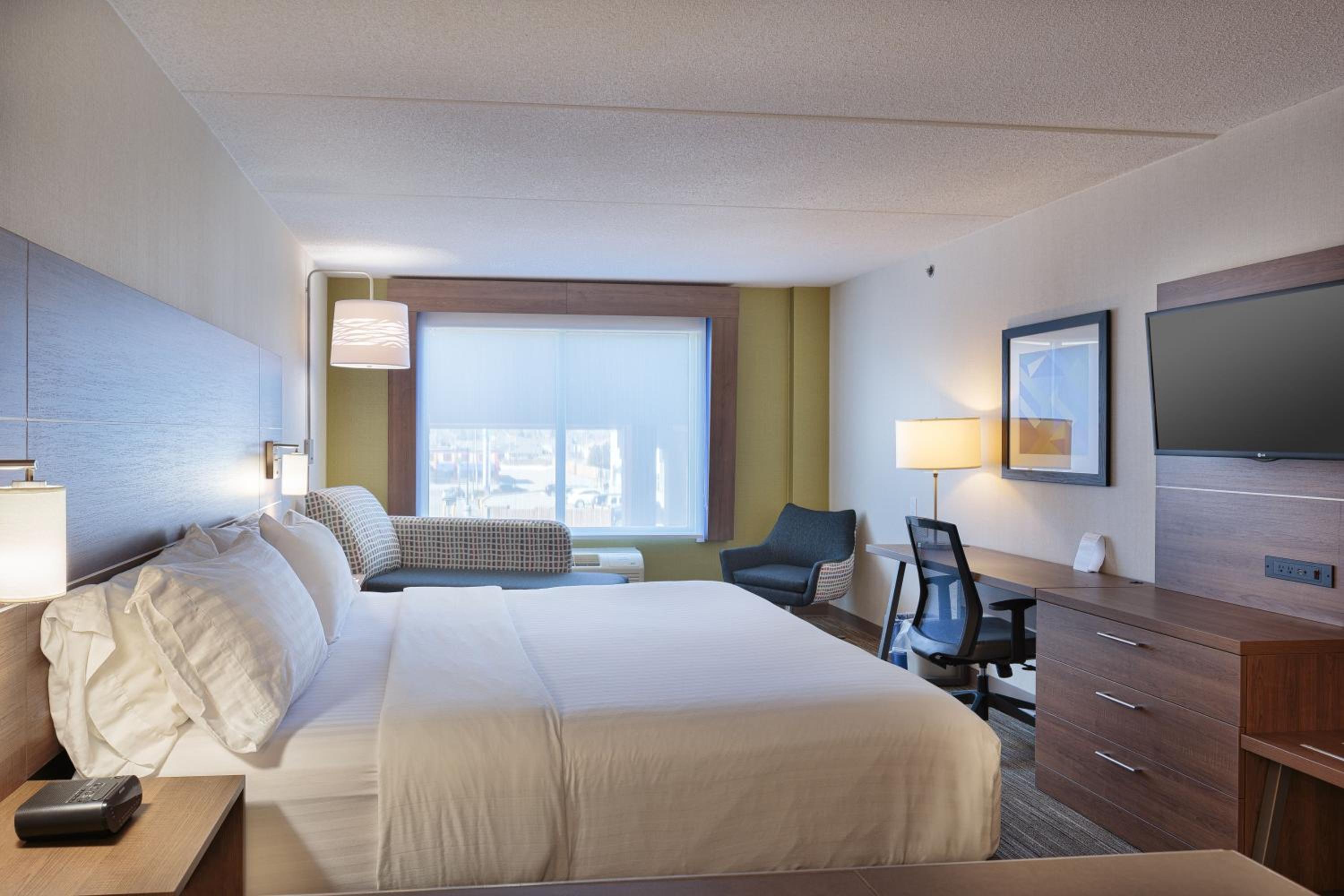 Belleville Vacations - Holiday Inn Express  Suites - Belleville, an IHG Hotel - Property Image 2