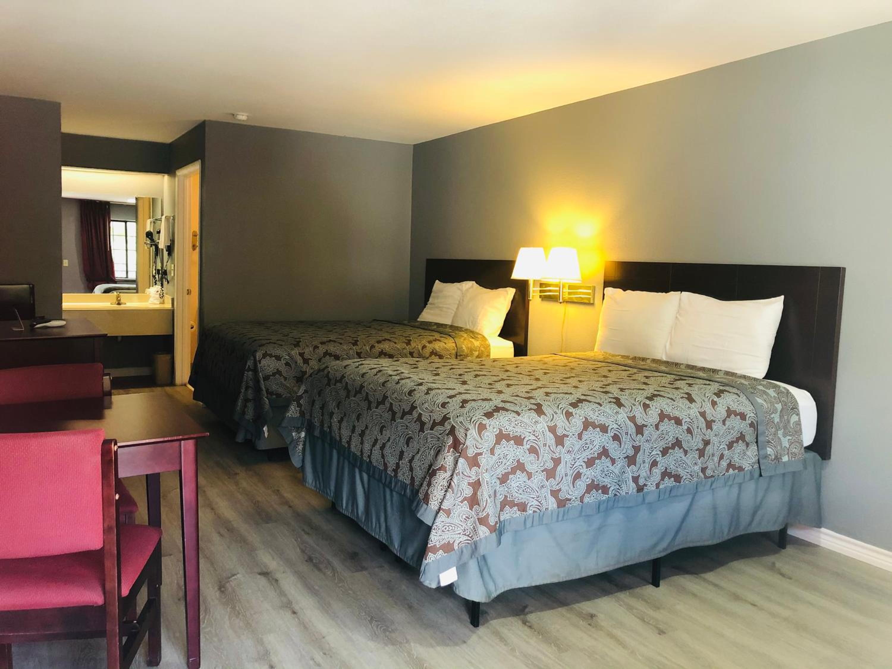 Longview Vacations - Majestic Inn - Property Image 22