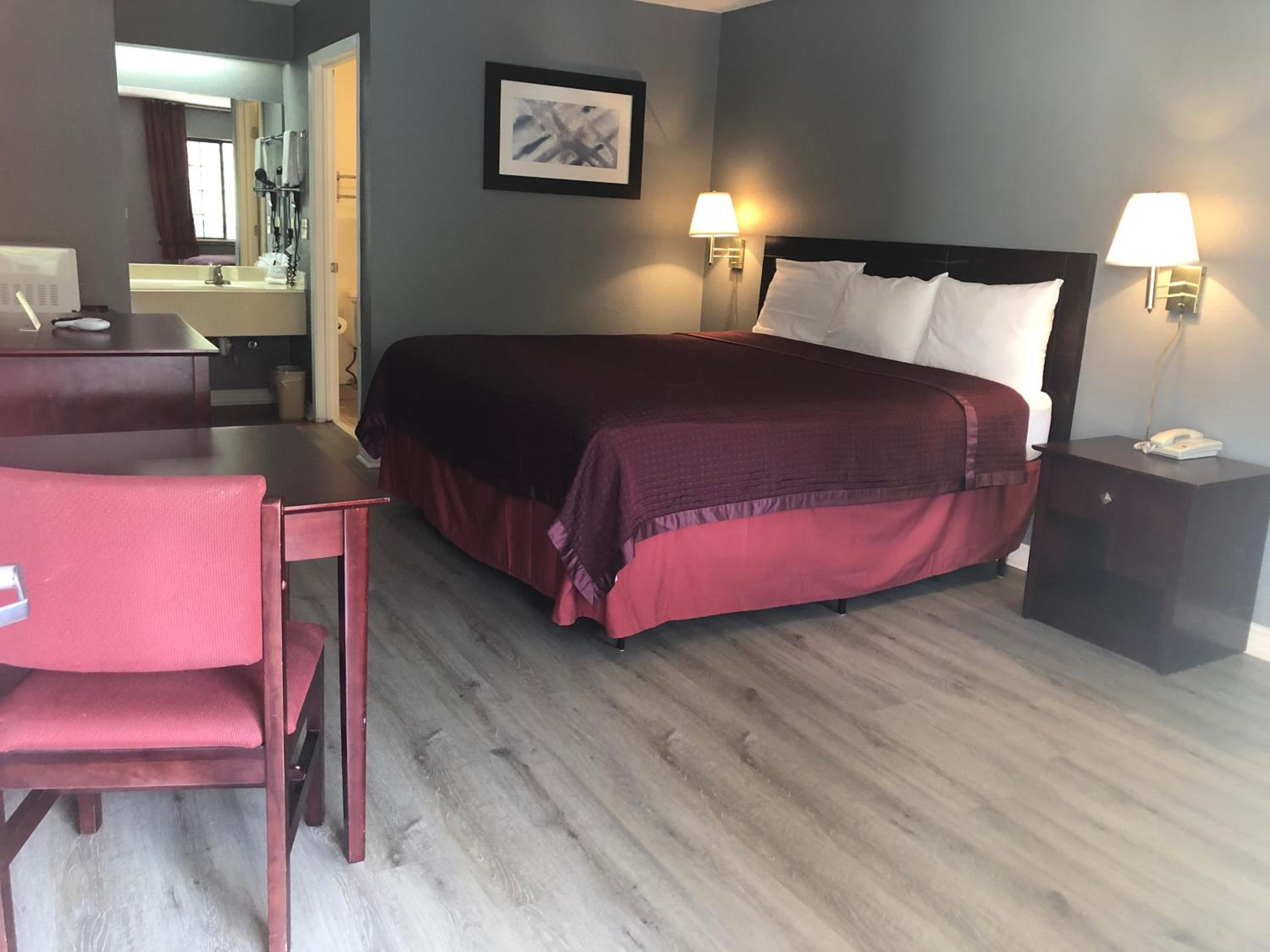 Longview Vacations - Majestic Inn - Property Image 18