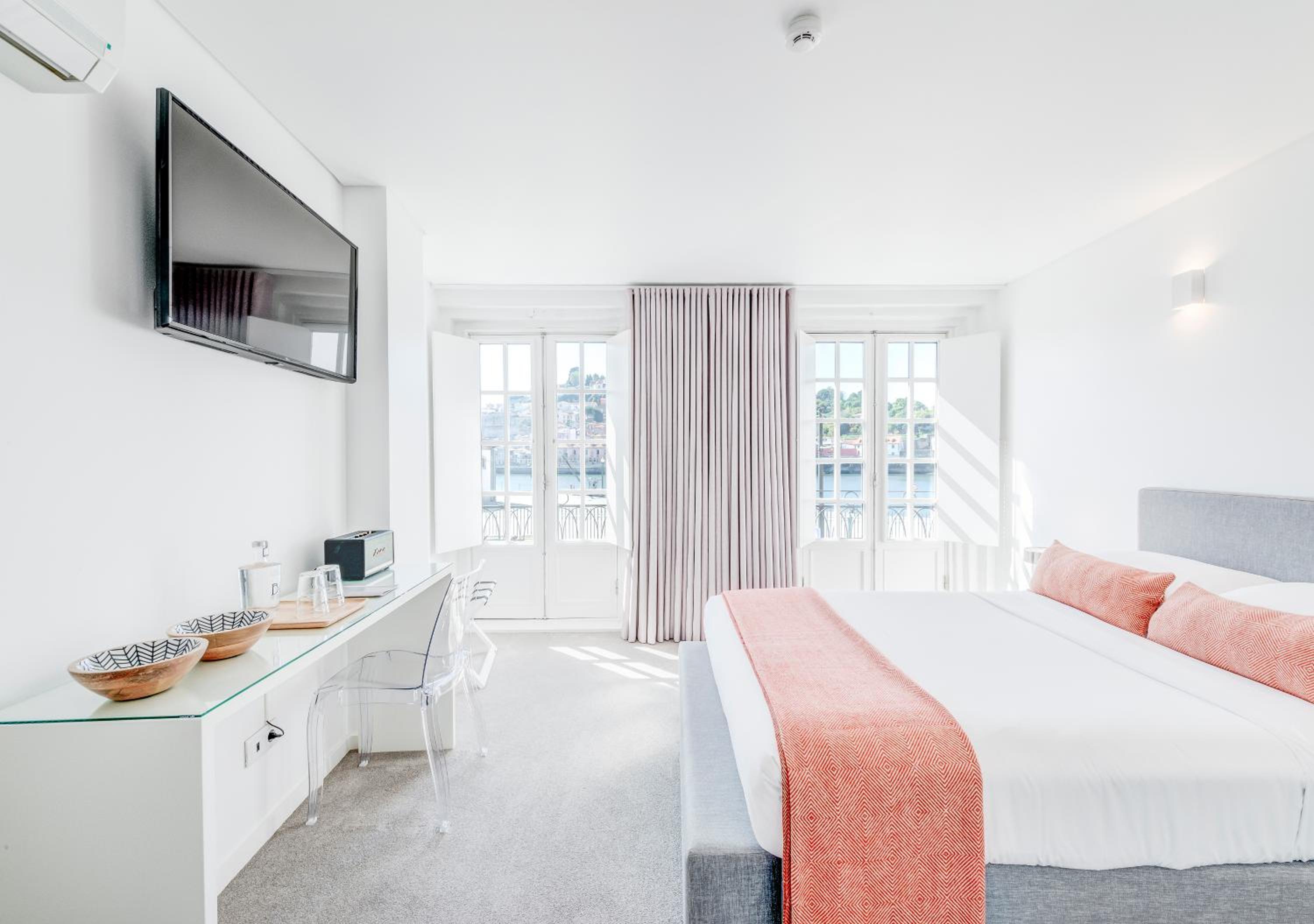 Miragaia Riverside Suites. — 13