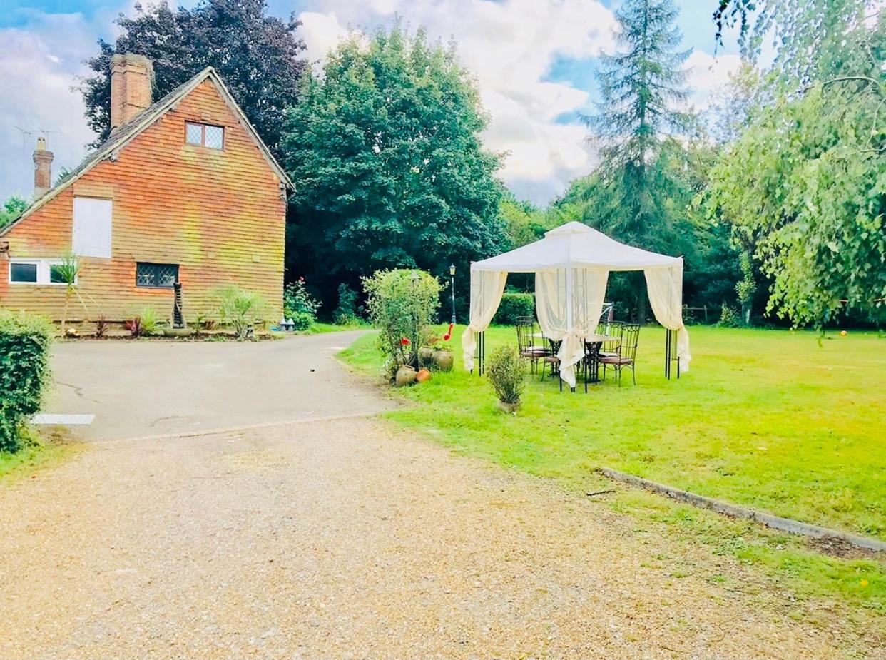 Oldlands Farmhouse Gatwick view 4