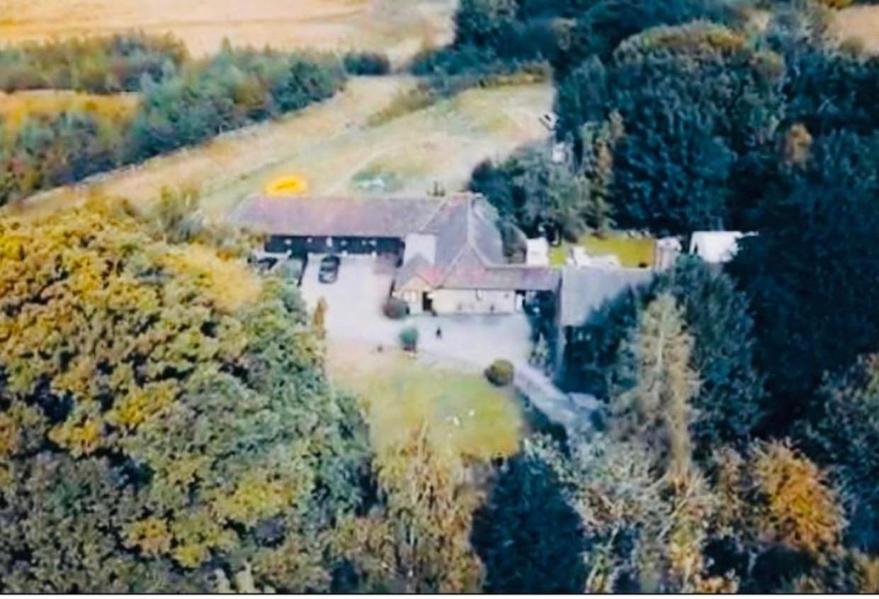 Oldlands Farmhouse Gatwick view 3