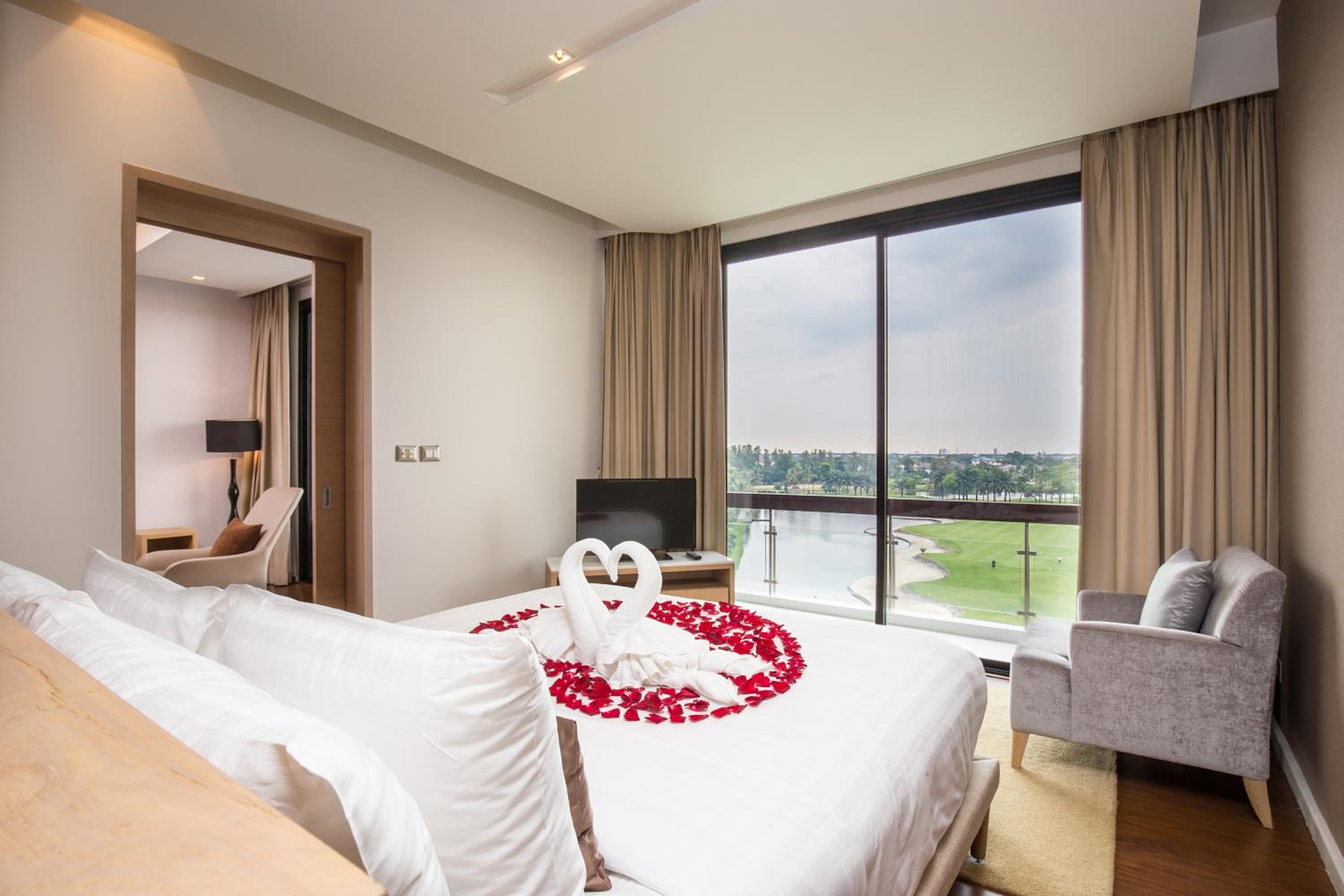 Summit Windmill Golf Suite Hotel at Suvarnabhumi